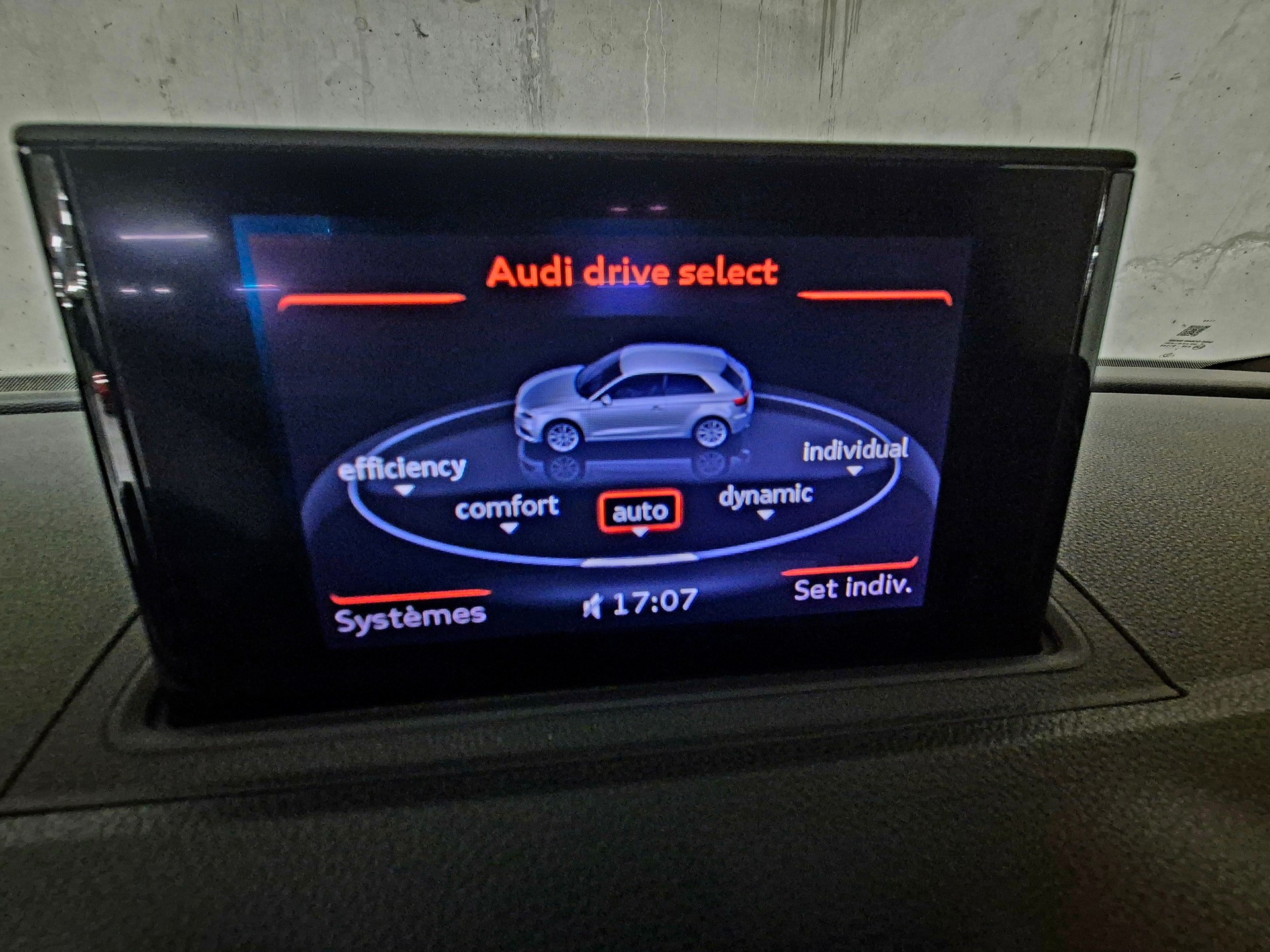 AUDI S3 2.0 TFSI quattro S-tronic-image-12