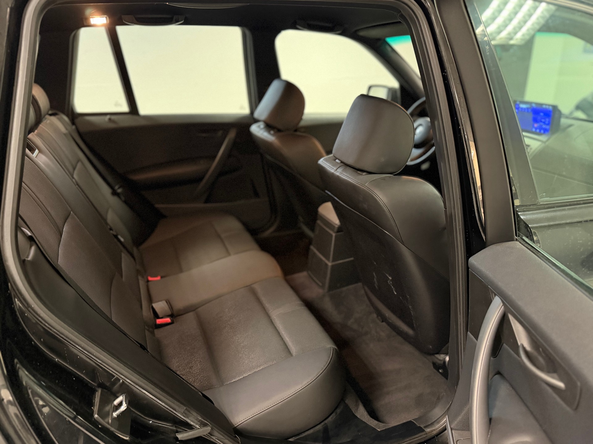 BMW X3 2.5i-image-15