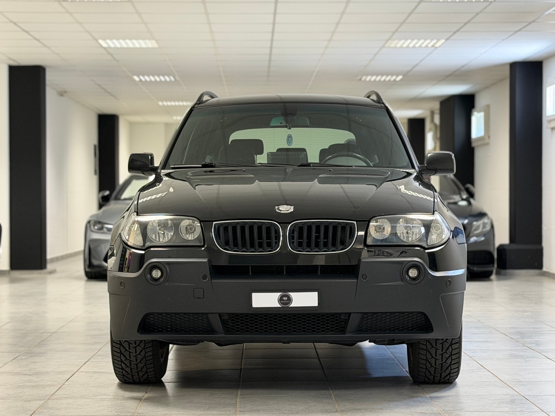 BMW X3 2.5i-showroom-element-3
