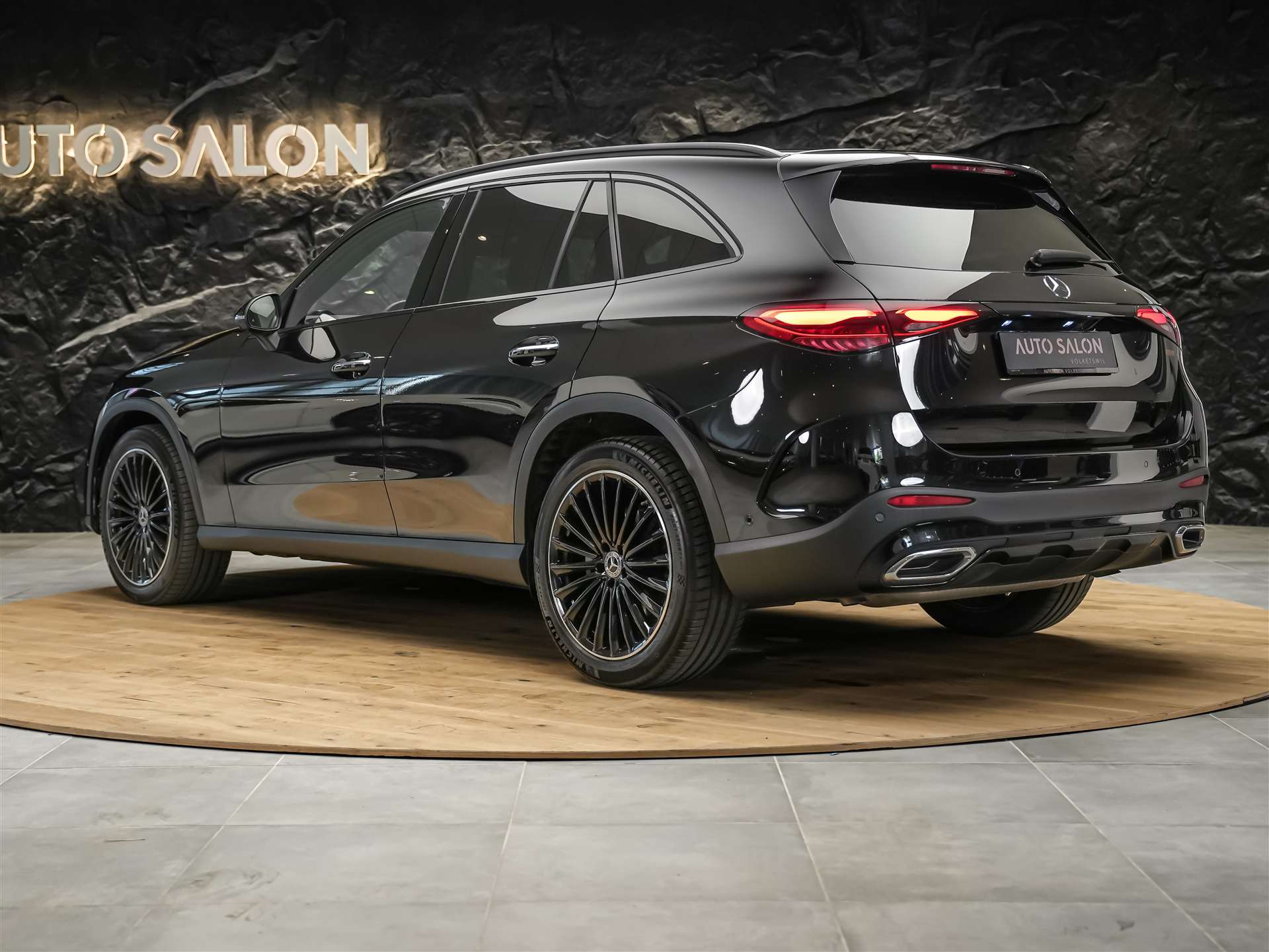 MERCEDES-BENZ GLC 200 AMG Line 4matic *Digital Light*360° Kamera* Night Paket*-showroom-element-3