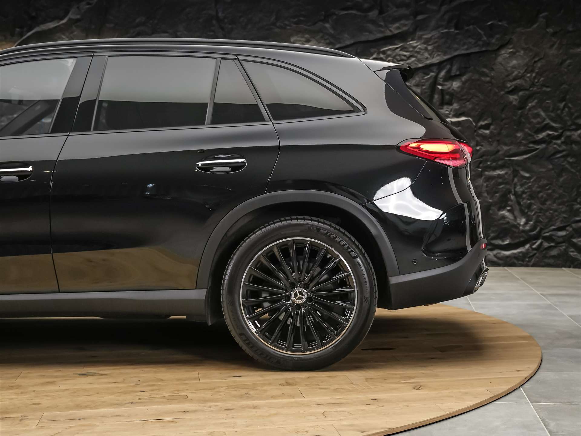 MERCEDES-BENZ GLC 200 AMG Line 4matic *Digital Light*360° Kamera* Night Paket*-image-16