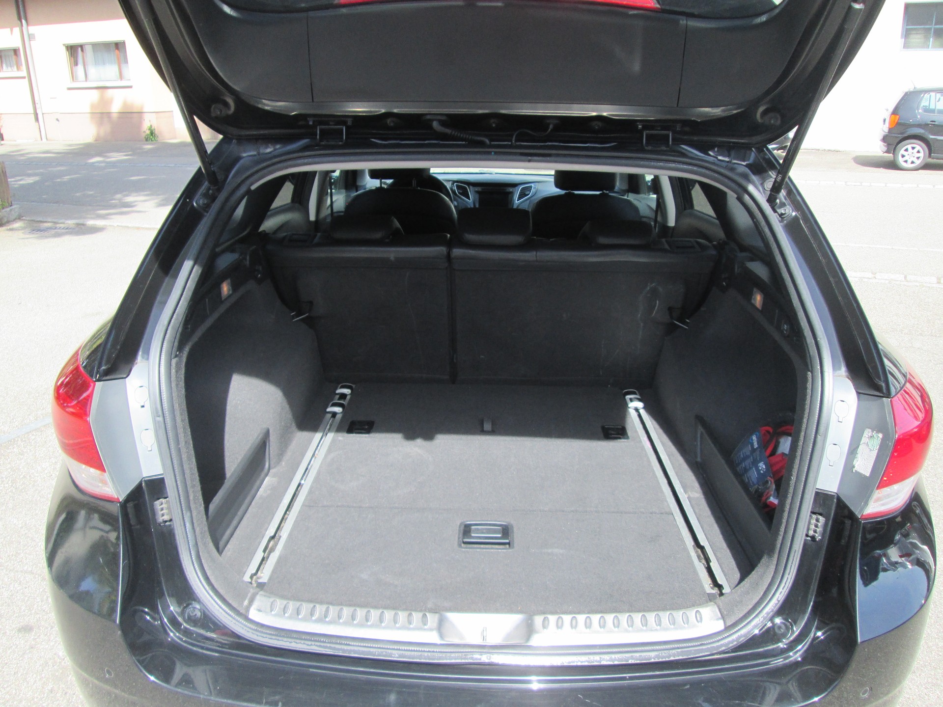 HYUNDAI i40 Wagon 1.7 CRDI Premium-image-9