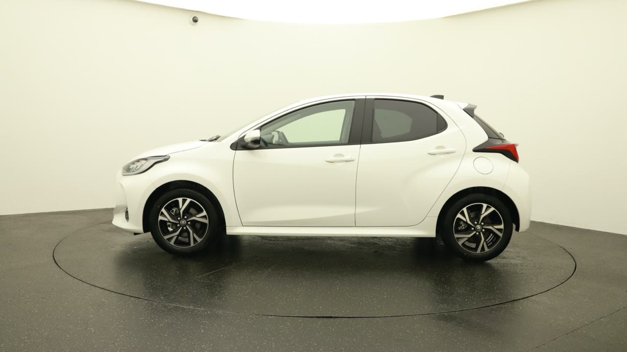 TOYOTA Yaris 1.5 Sport e-CVT-showroom-element-1