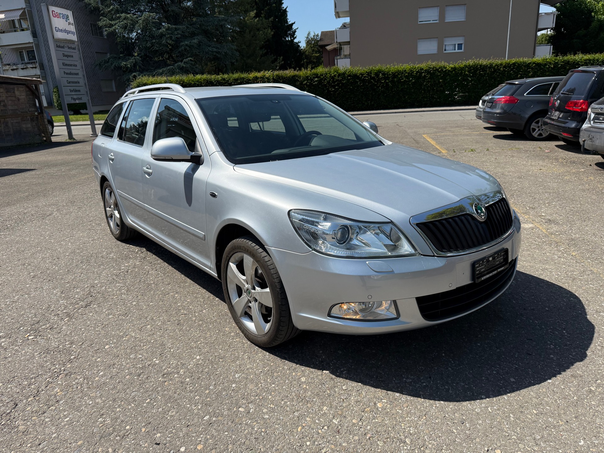 SKODA Octavia Combi 1.8 TSI Laurin & Klement DSG-showroom-element-1