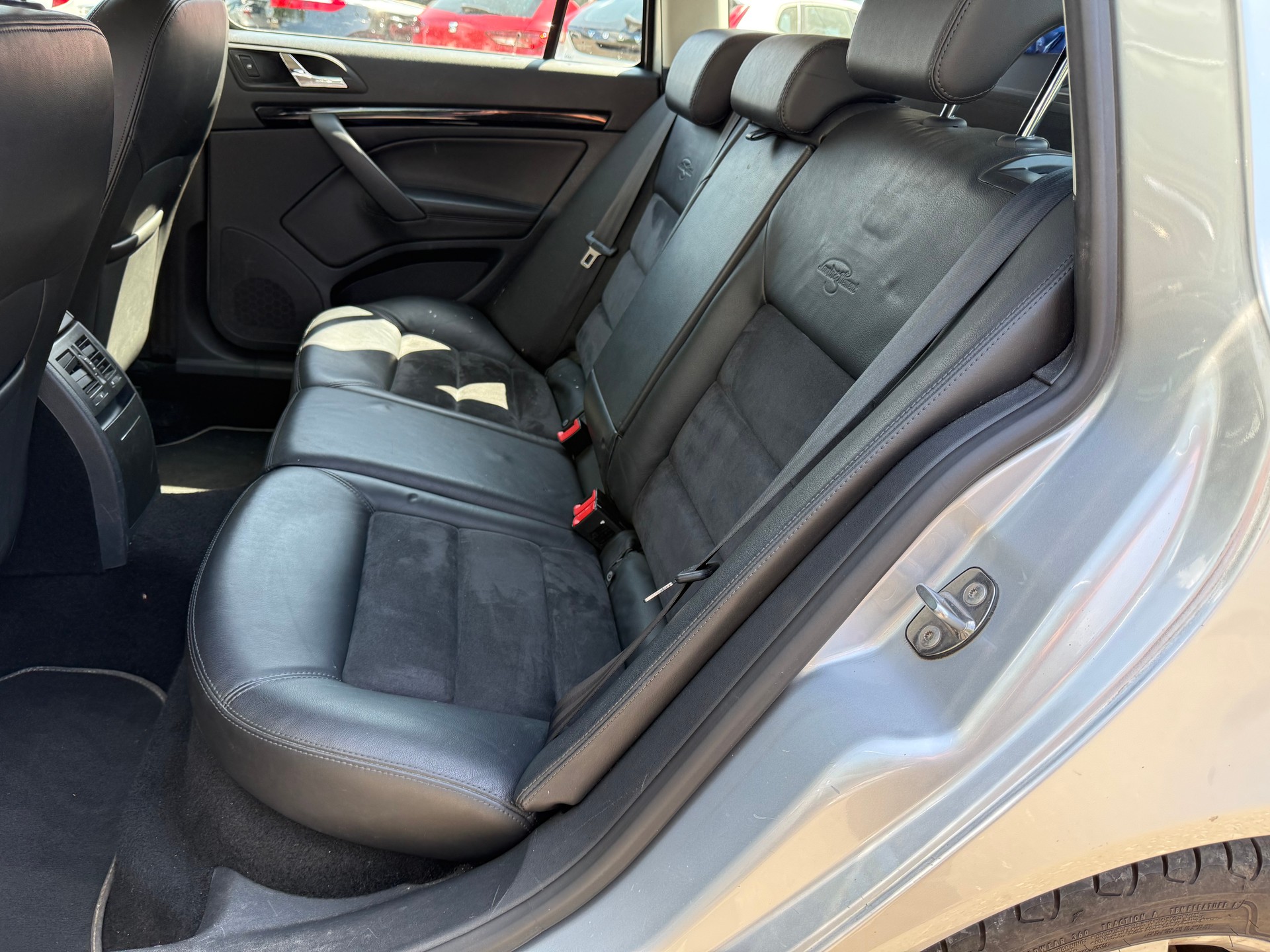SKODA Octavia Combi 1.8 TSI Laurin & Klement DSG-image-9