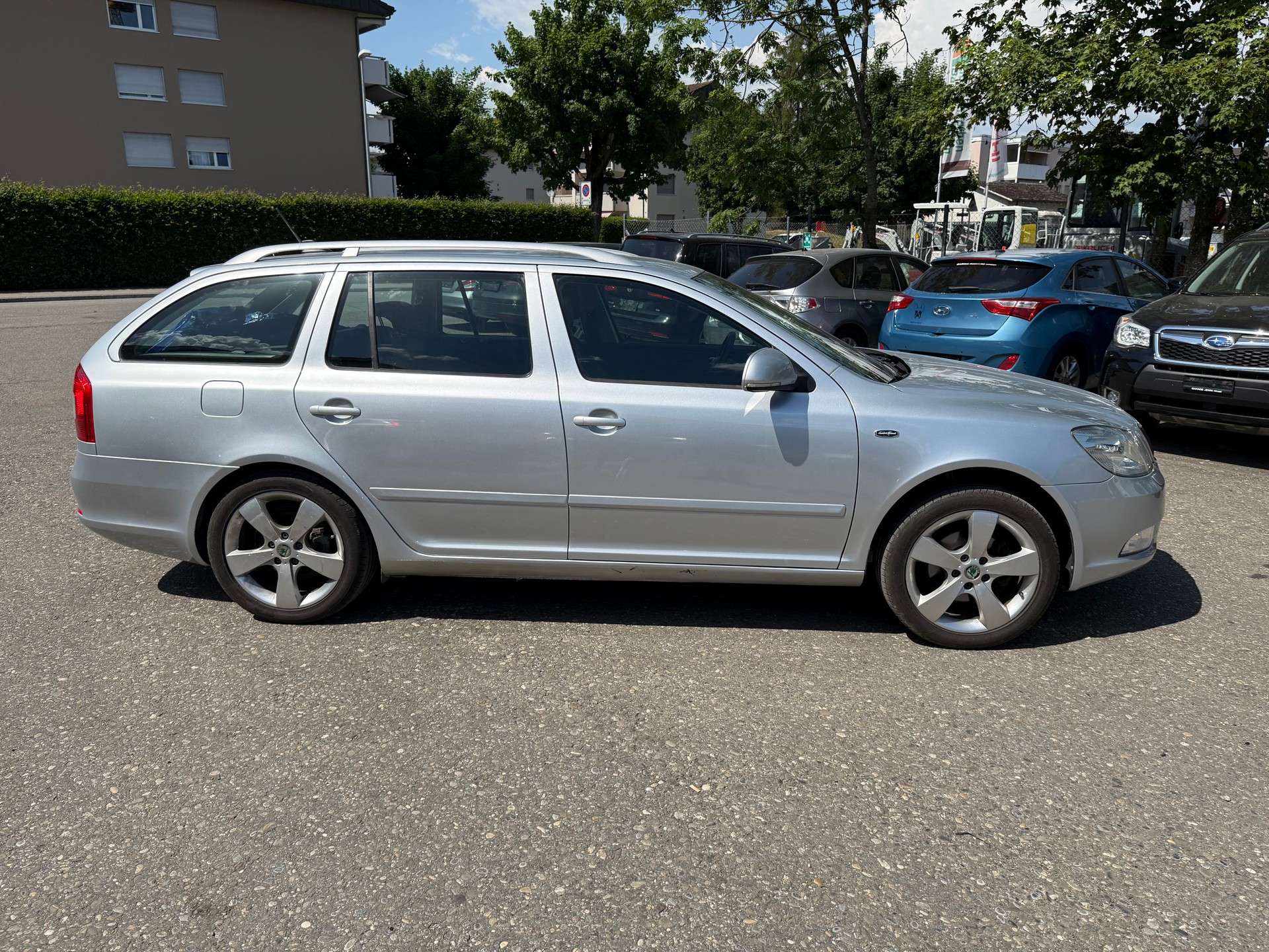 SKODA Octavia Combi 1.8 TSI Laurin & Klement DSG-showroom-element-2