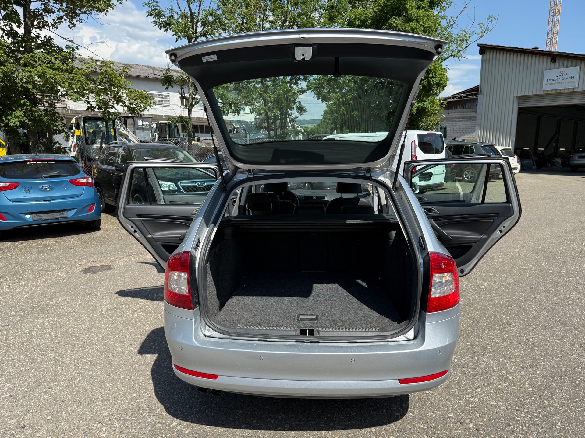SKODA Octavia Combi 1.8 TSI Laurin & Klement DSG-image-10