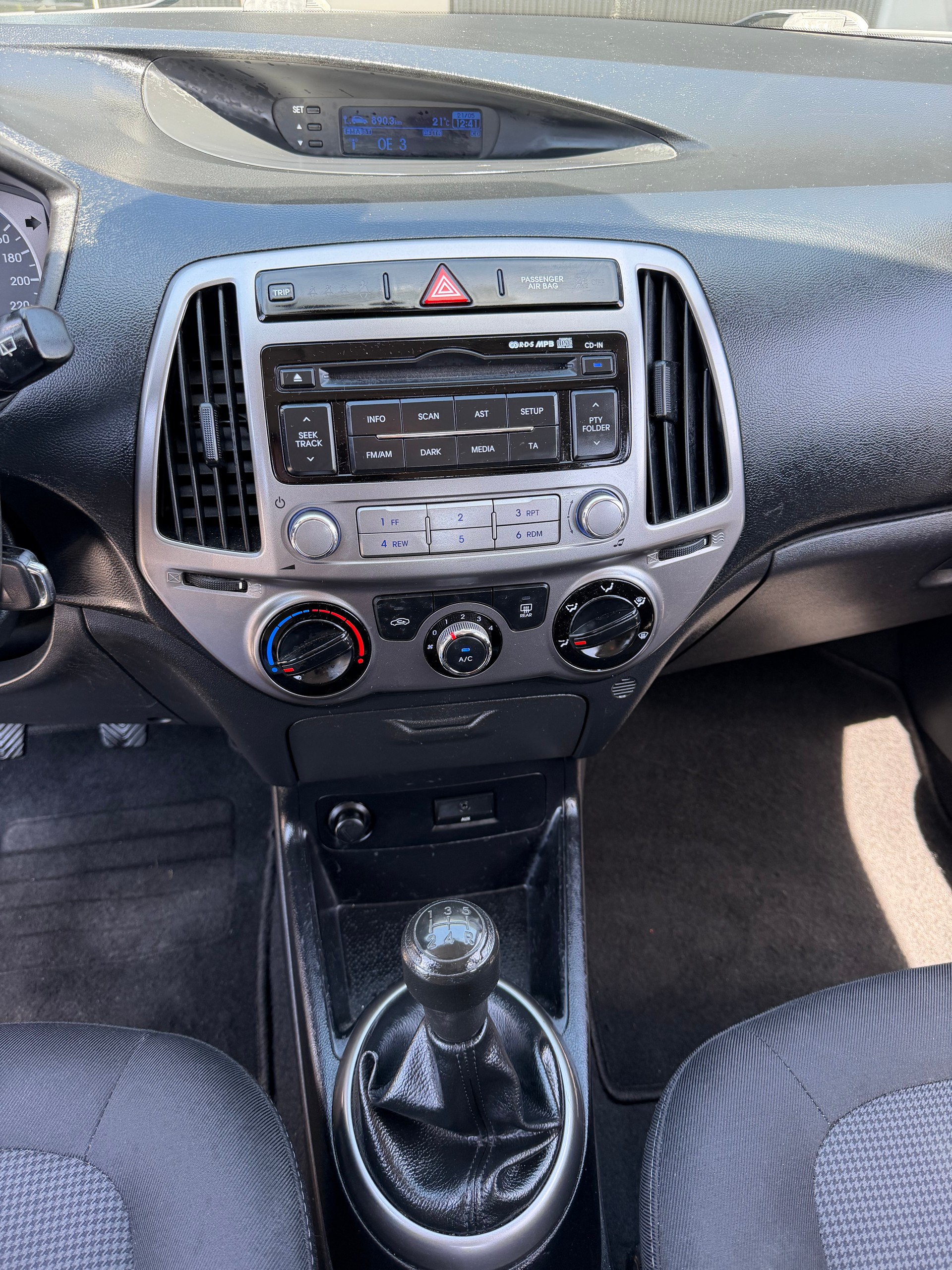 HYUNDAI i20 1.2 Comfort-image-10