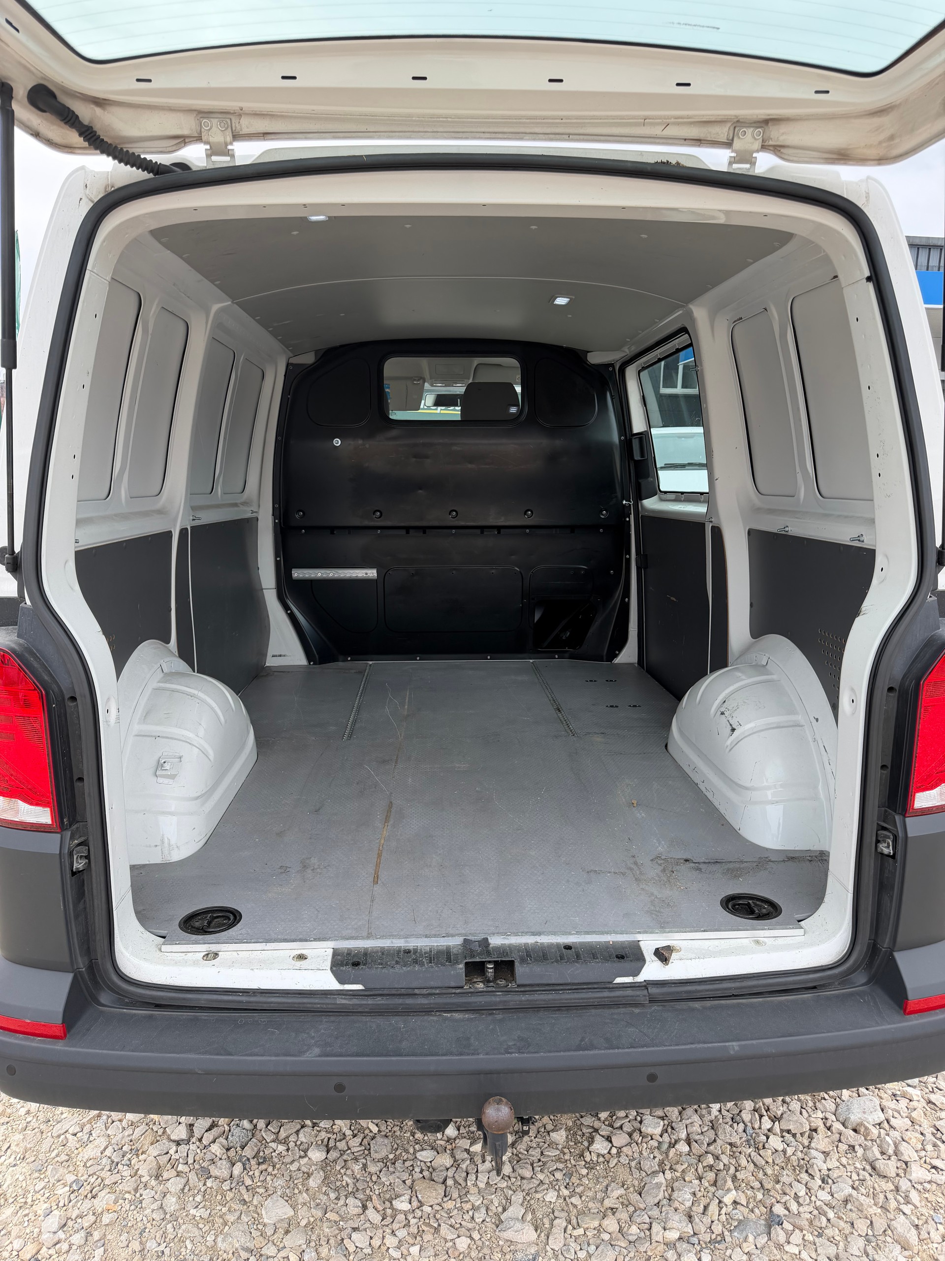 VW T6.1 2.0 TDI-image-10