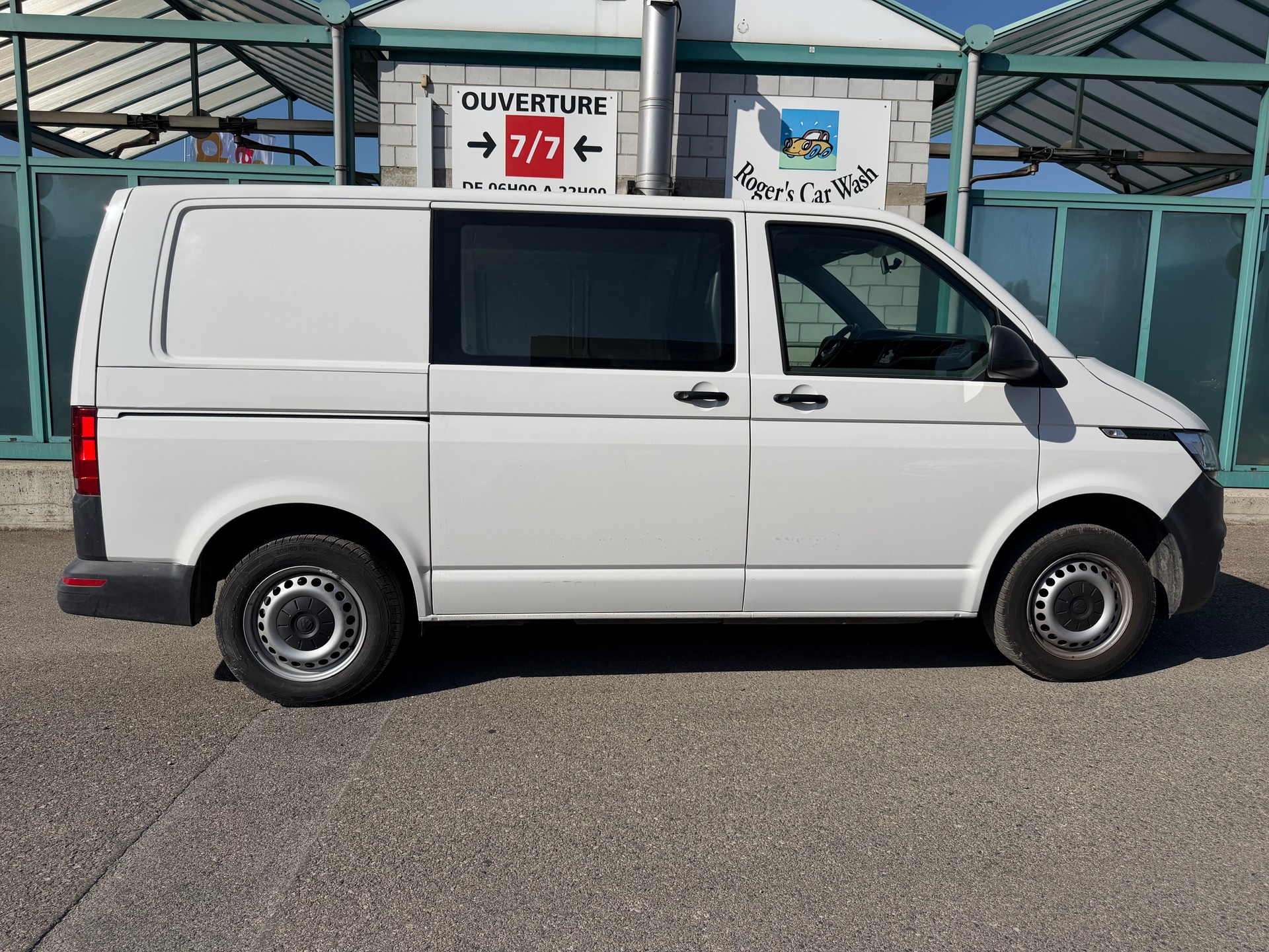 VW T6.1 2.0 TDI-image-1