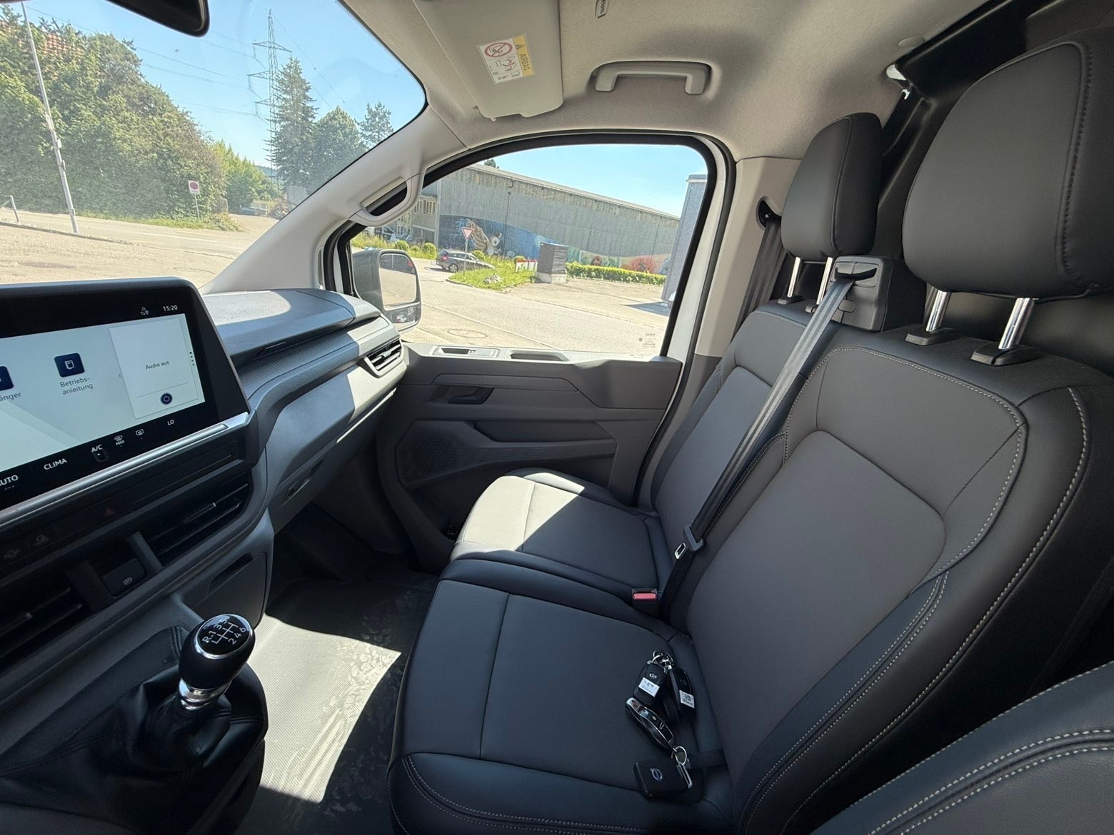 VW Transporter 2.0 TDI Edition Lang-image-12