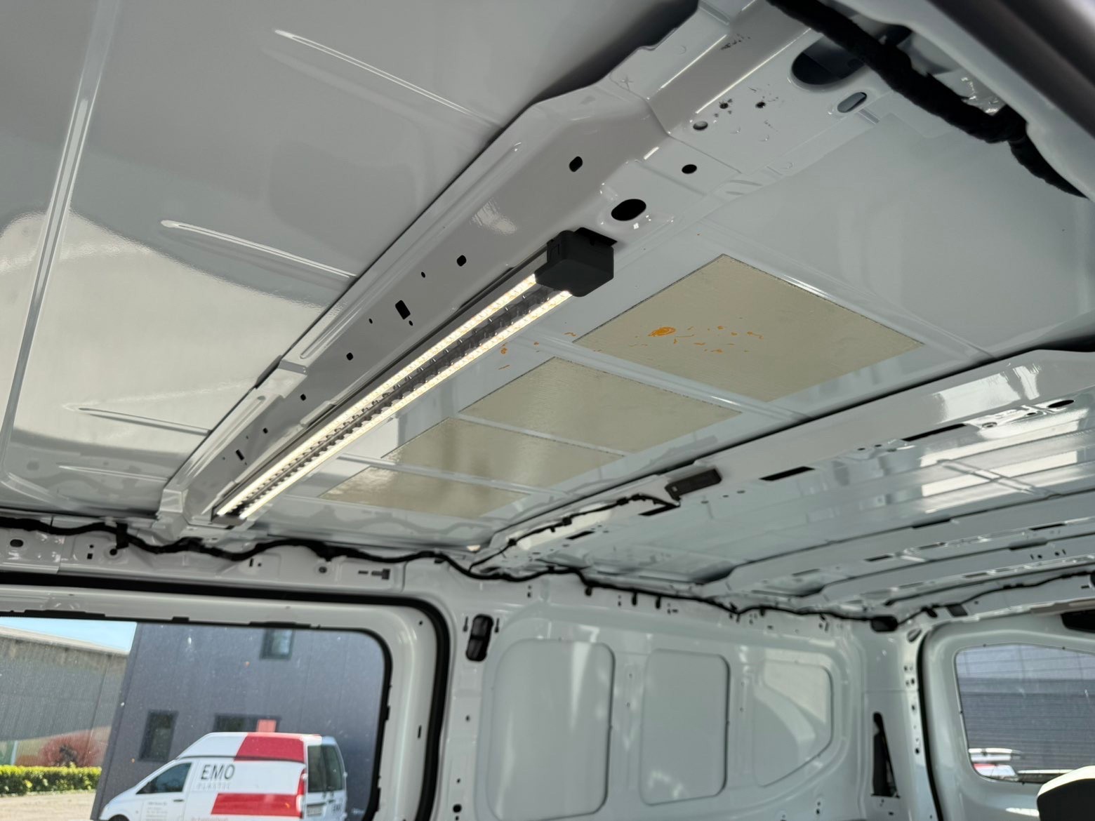 VW Transporter 2.0 TDI Edition Lang-image-13