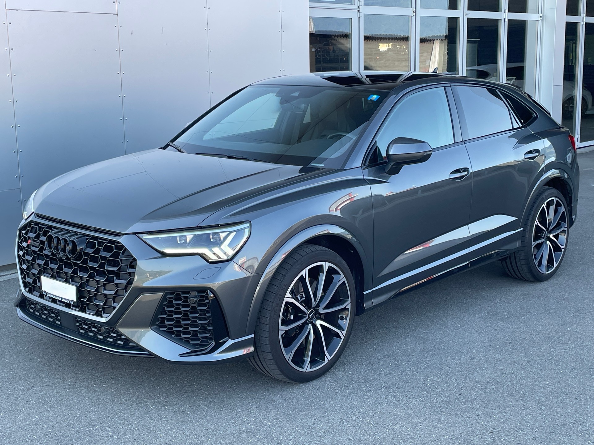 AUDI RS Q3 Sportback 2.5 quattro S-Tronic-image-9