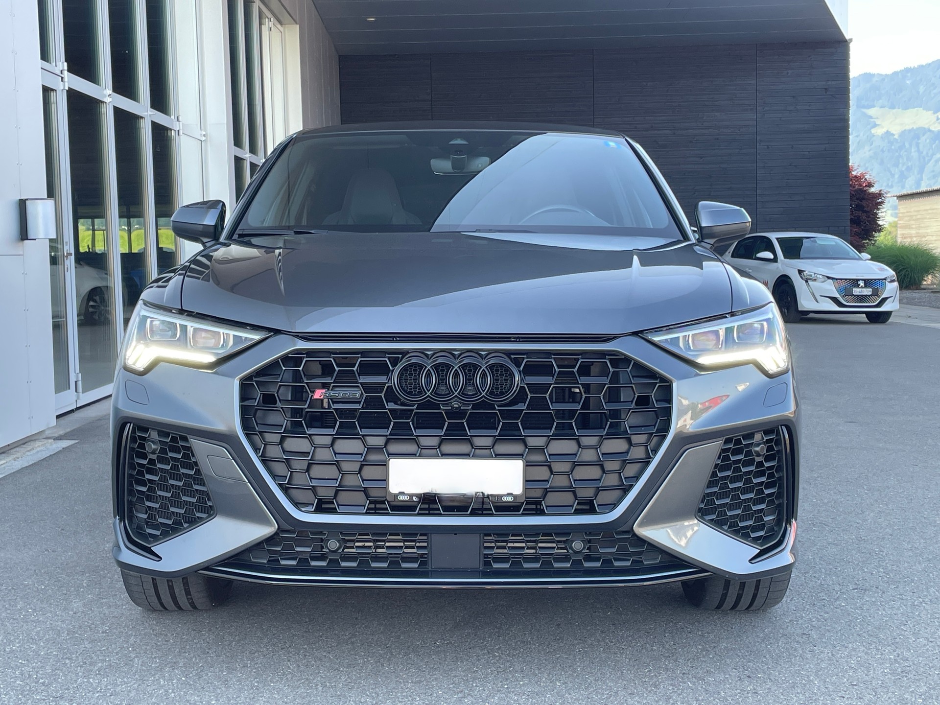 AUDI RS Q3 Sportback 2.5 quattro S-Tronic-image-8