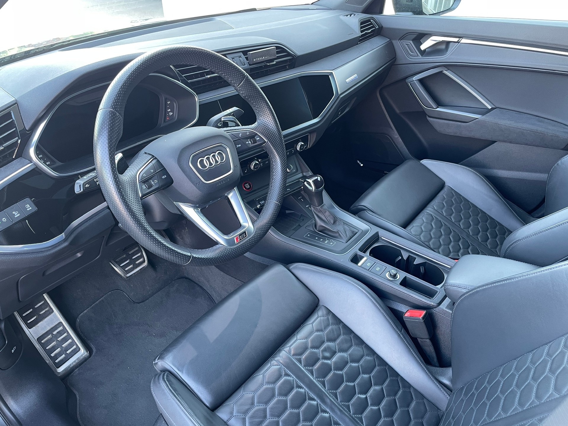 AUDI RS Q3 Sportback 2.5 quattro S-Tronic-image-4
