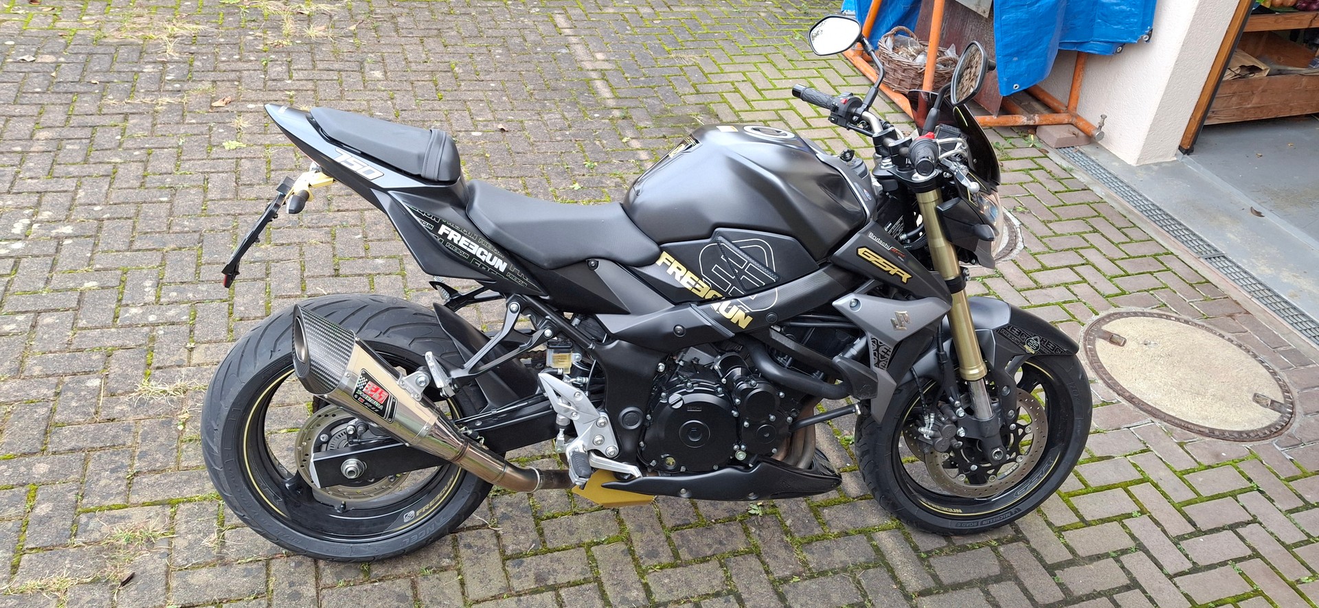 SUZUKI GSR 750 ABS Freegun Gold-image-1