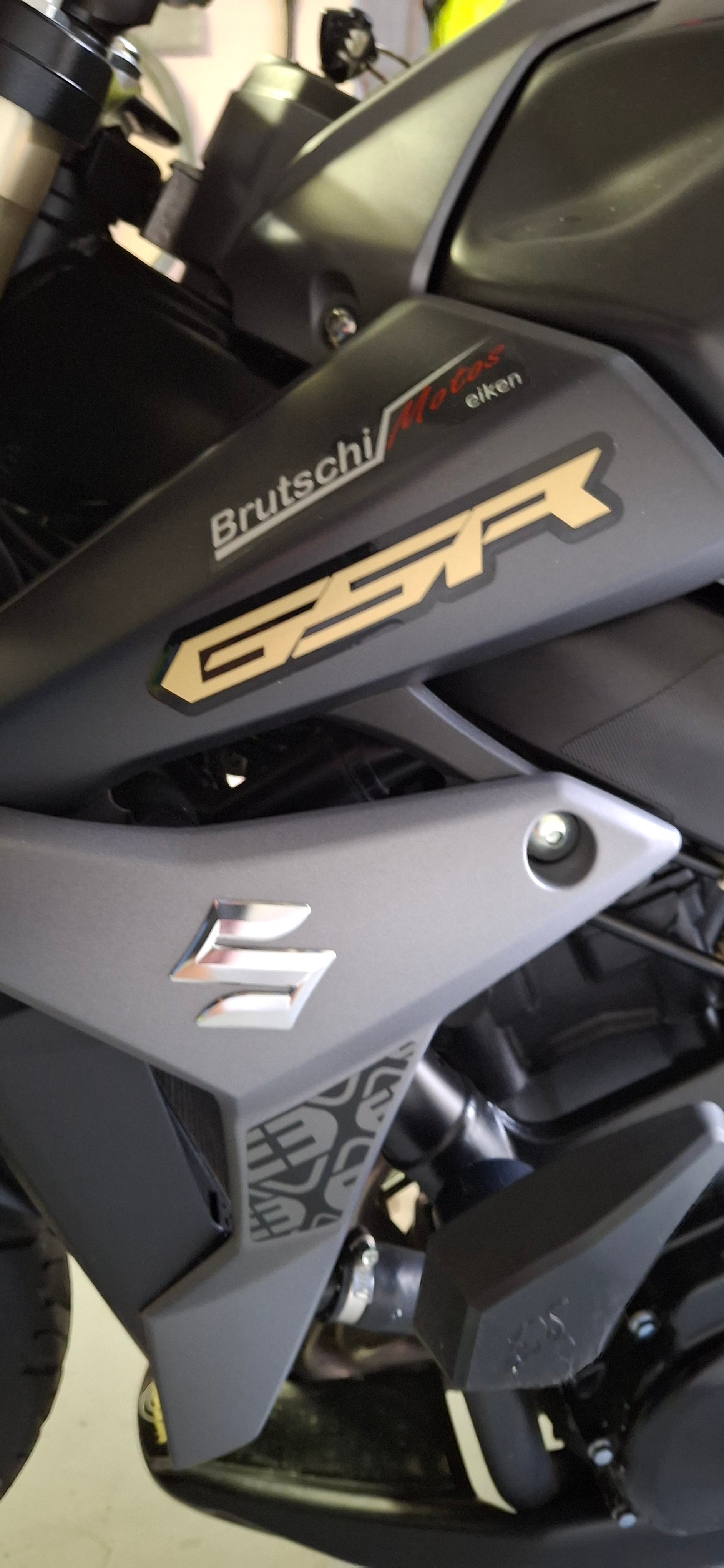 SUZUKI GSR 750 ABS Freegun Gold-image-14