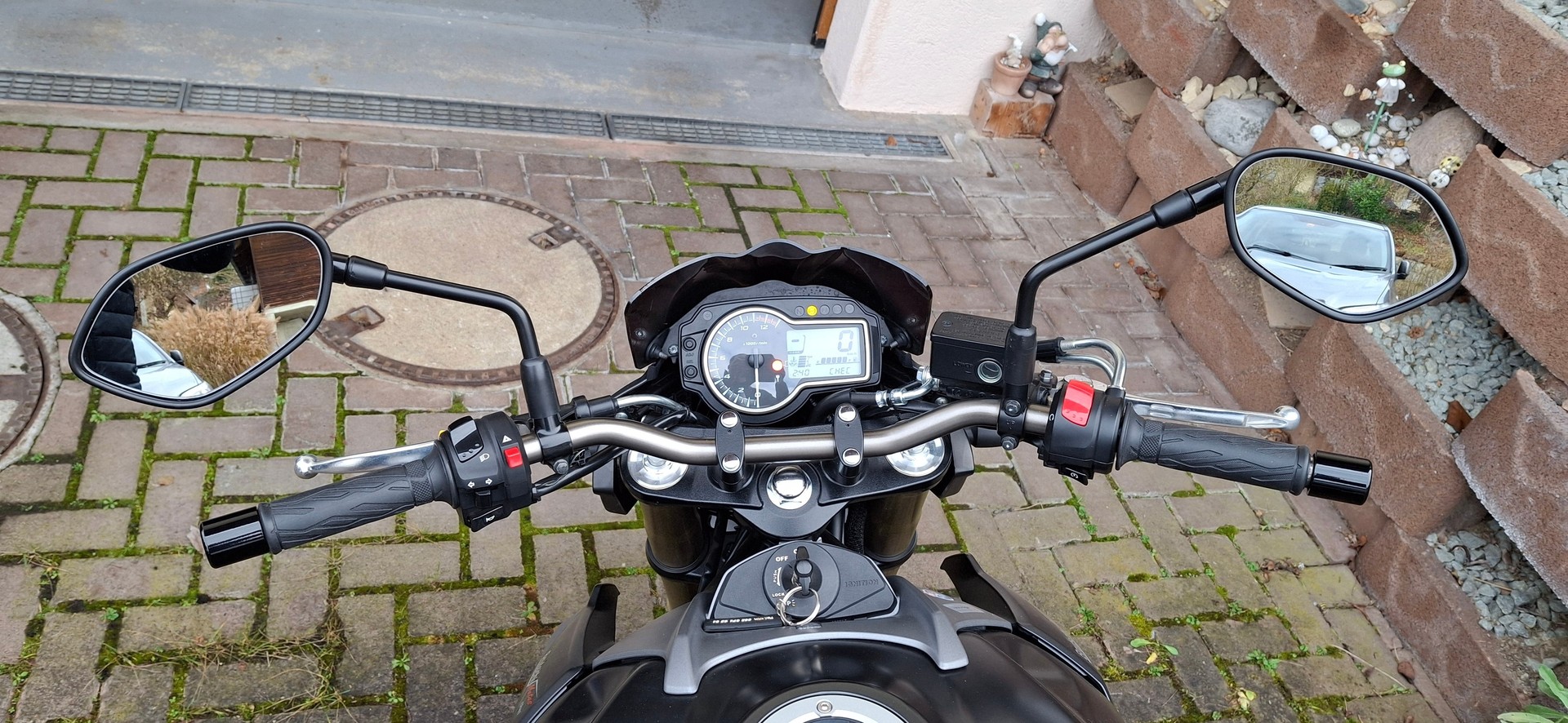 SUZUKI GSR 750 ABS Freegun Gold-image-9