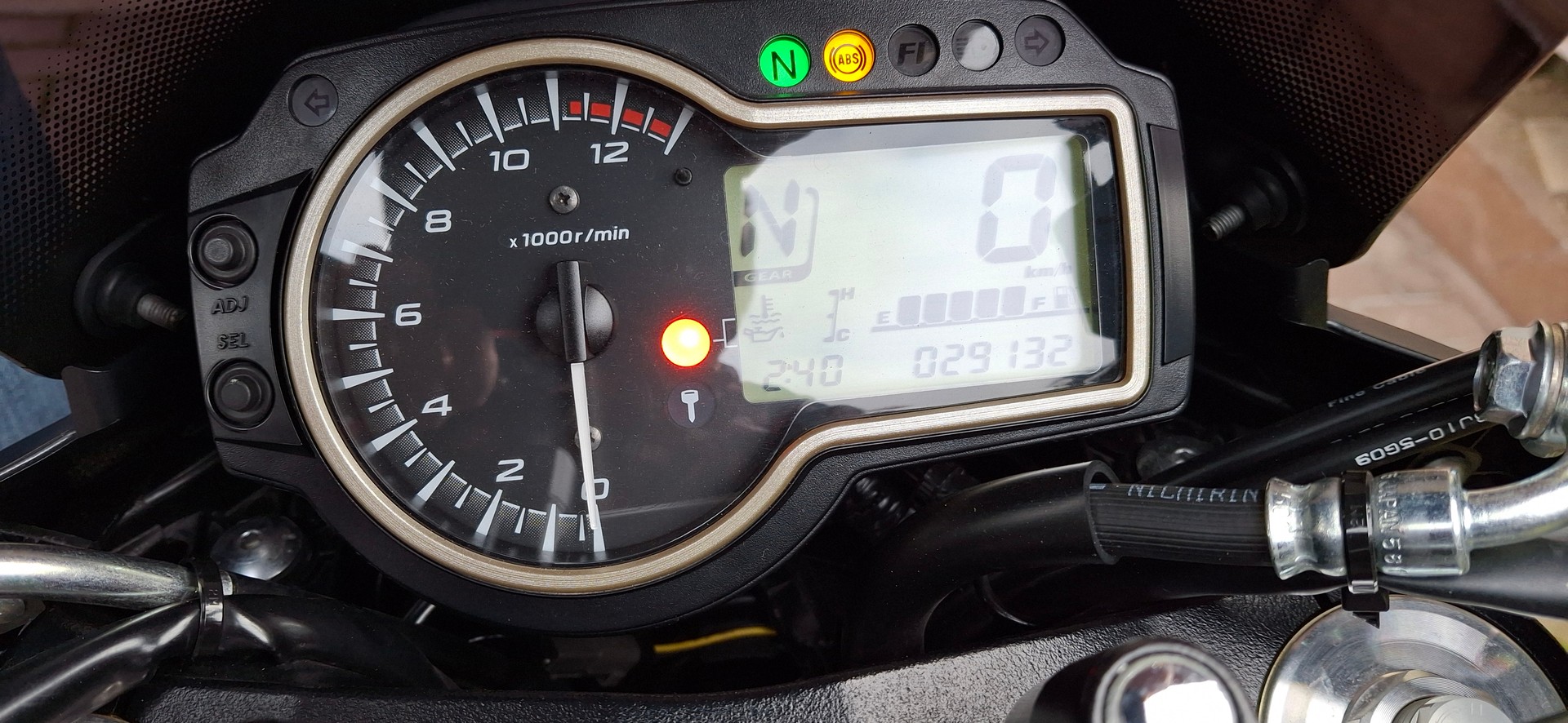 SUZUKI GSR 750 ABS Freegun Gold-image-8