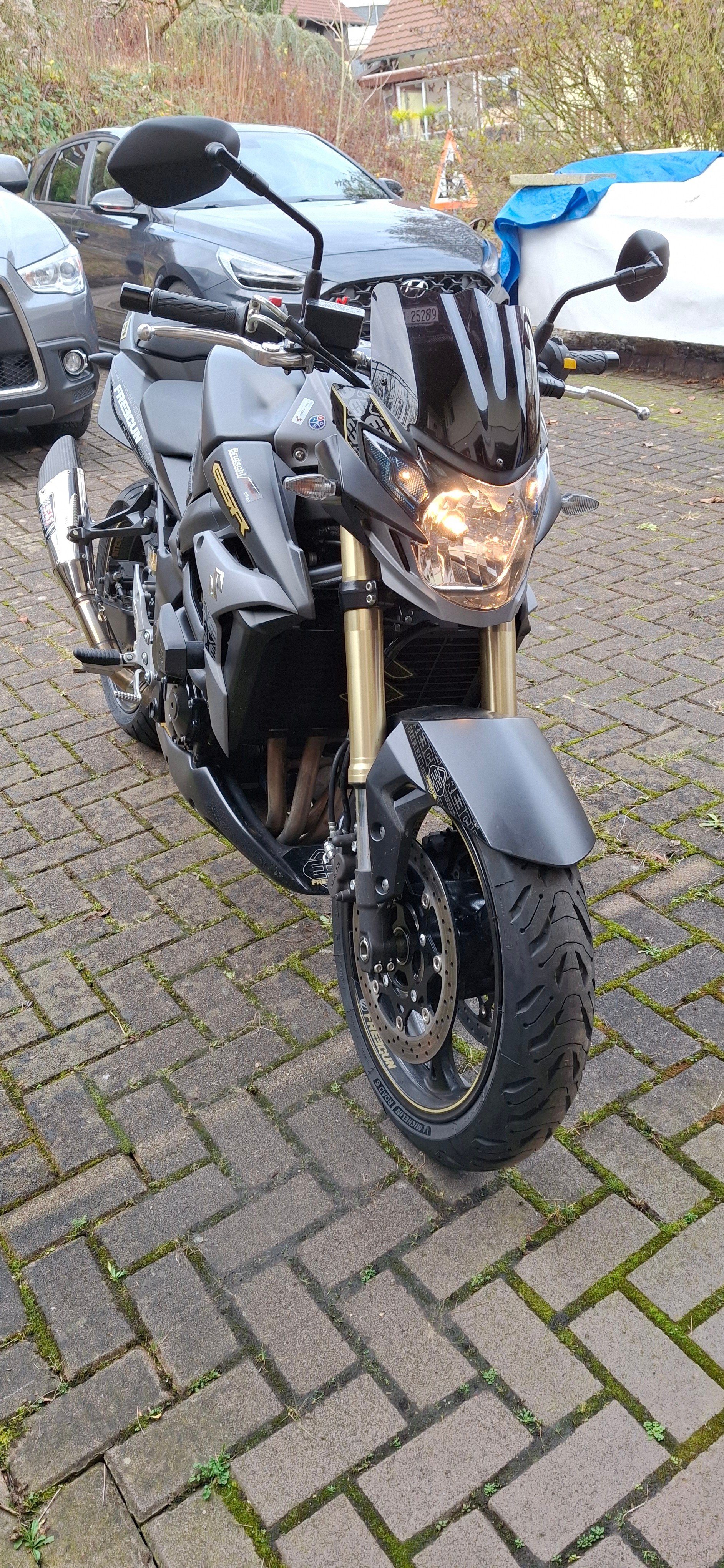 SUZUKI GSR 750 ABS Freegun Gold-image-4