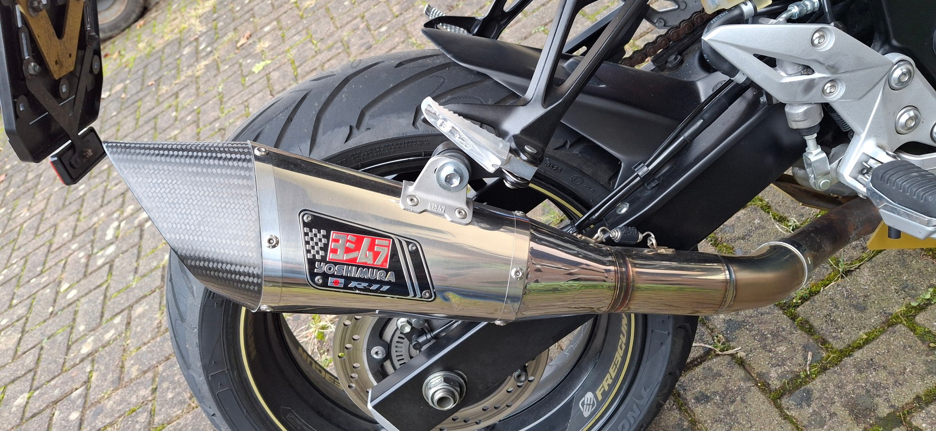 SUZUKI GSR 750 ABS Freegun Gold-image-2