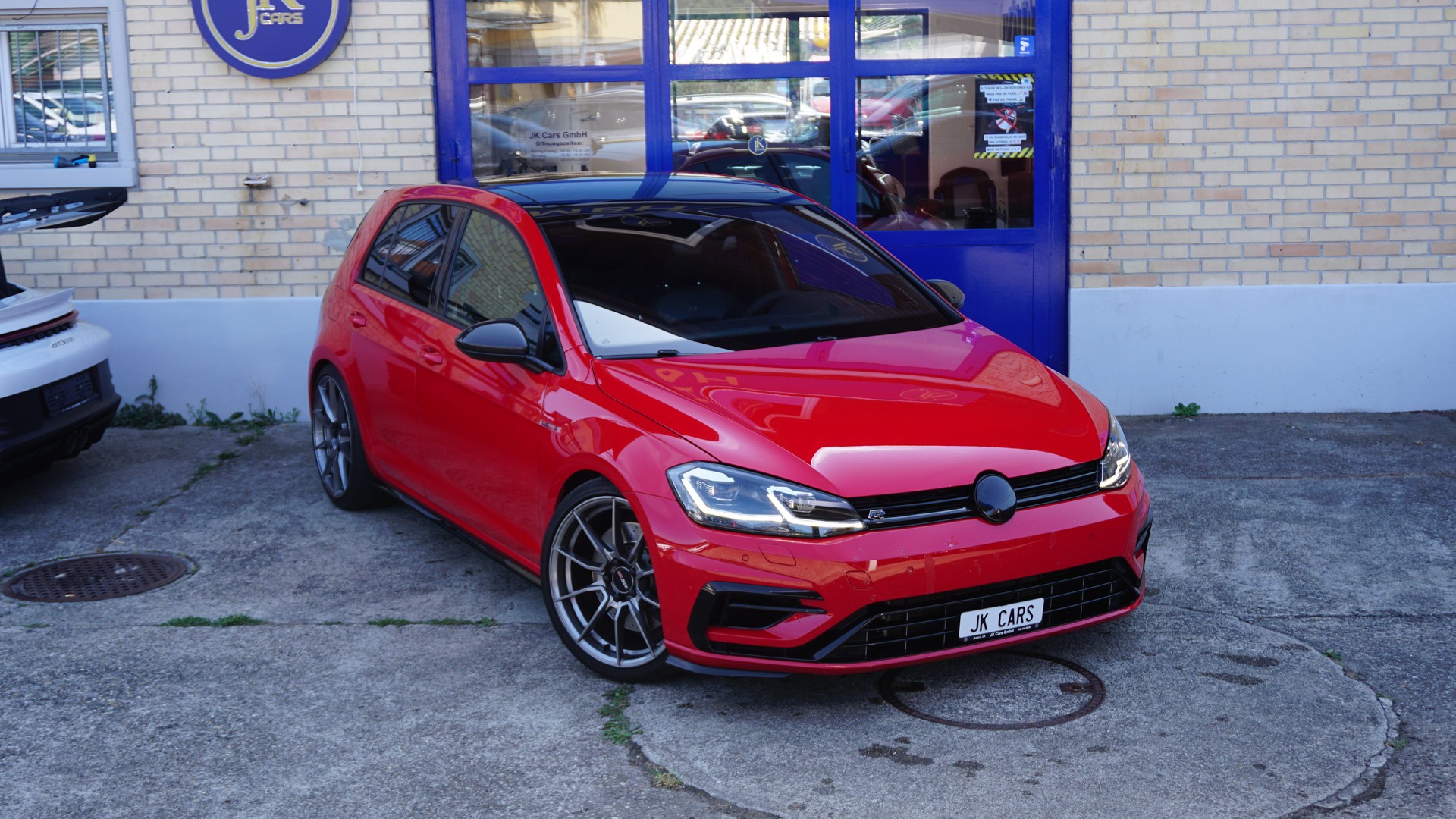 VW Golf 2.0 TSI R 4Motion DSG-showroom-element-2