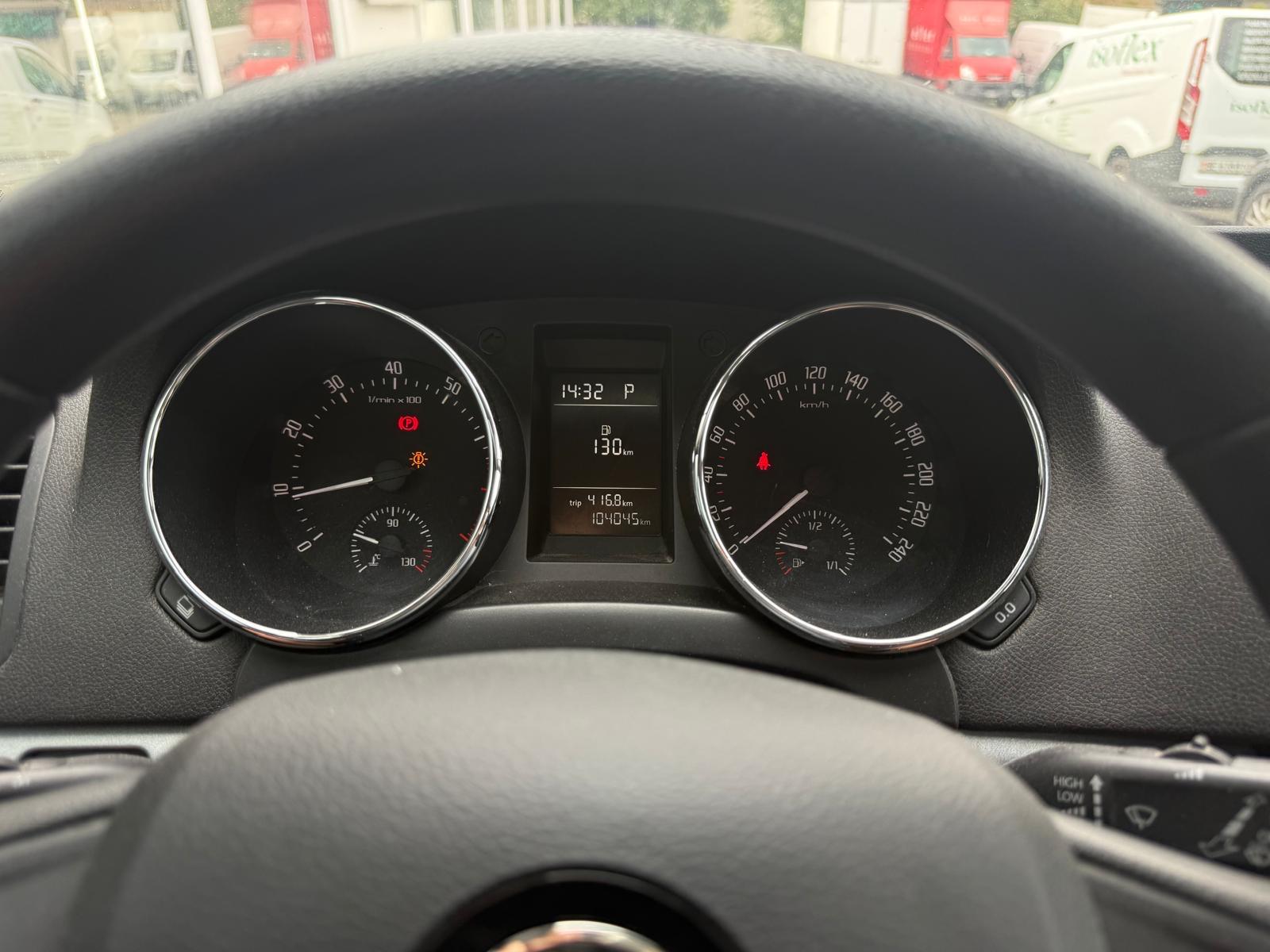 SKODA Yeti 1.8 TSI Active 4x4 DSG-image-6
