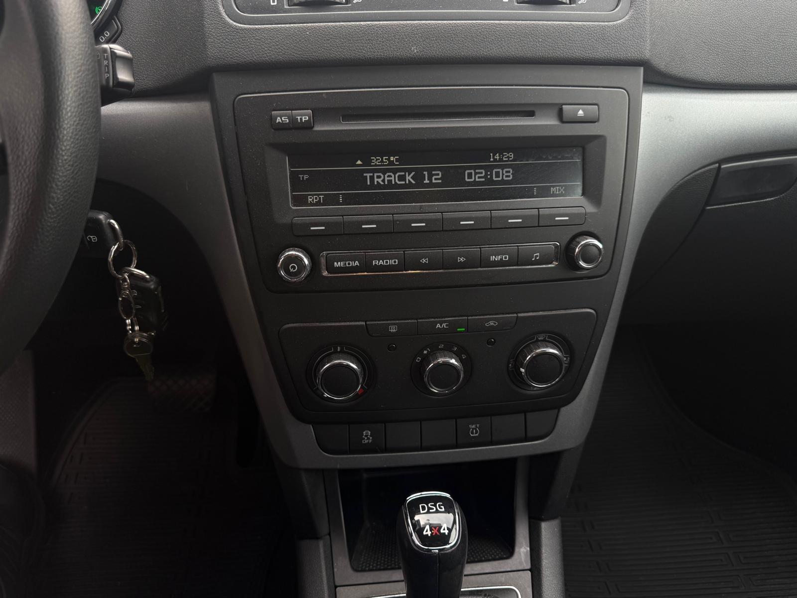 SKODA Yeti 1.8 TSI Active 4x4 DSG-image-7