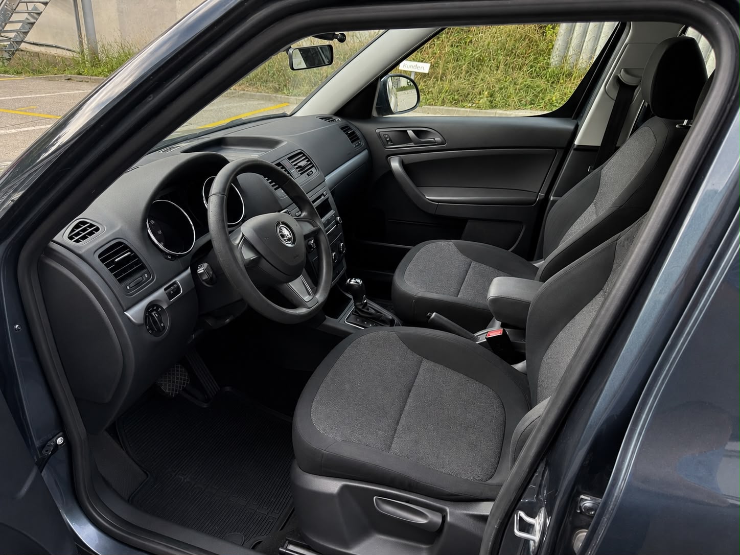 SKODA Yeti 1.8 TSI Active 4x4 DSG-image-11