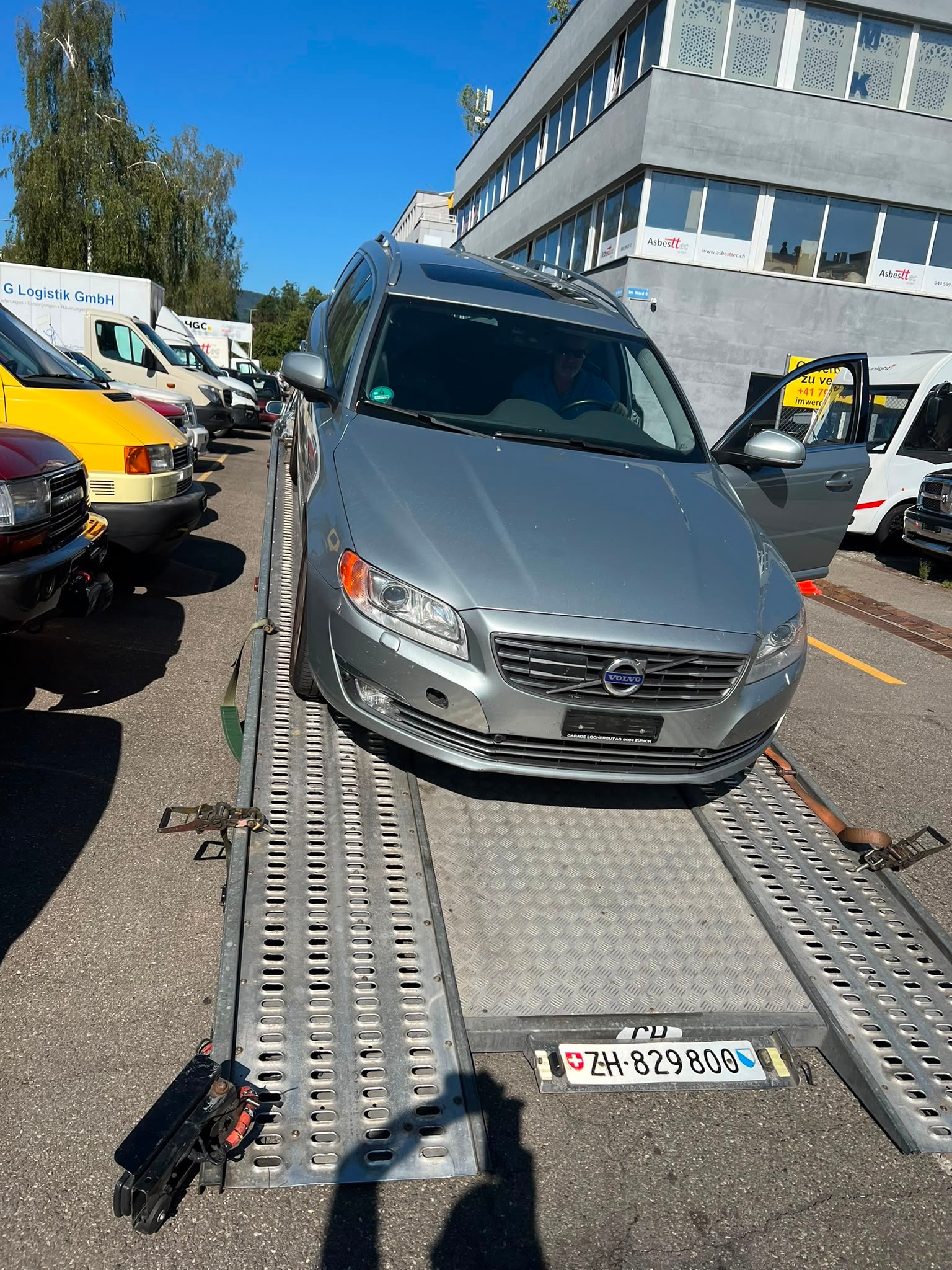 VOLVO V70 D5 AWD Momentum Geartronic-showroom-element-2