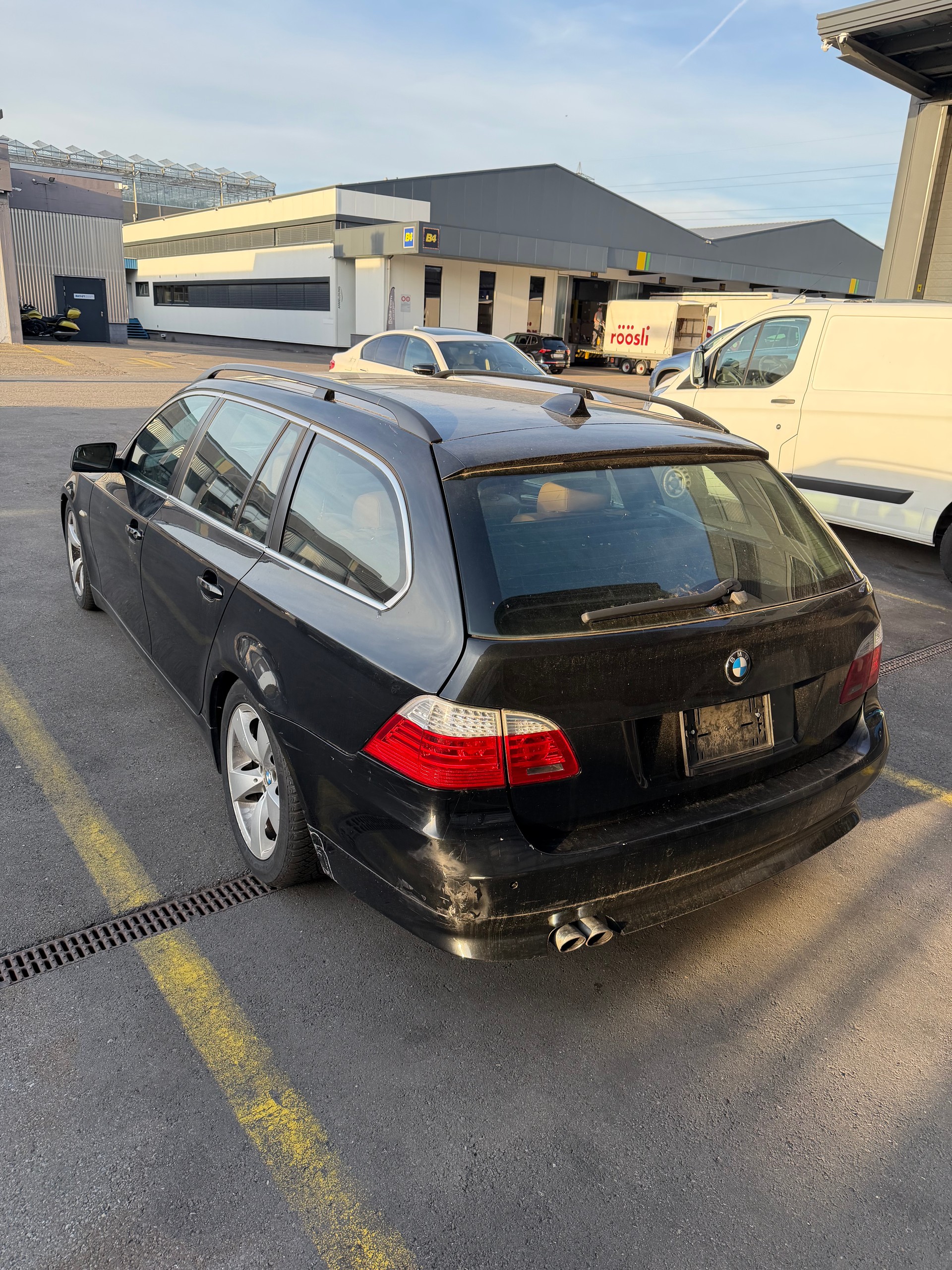BMW 525-showroom-element-2