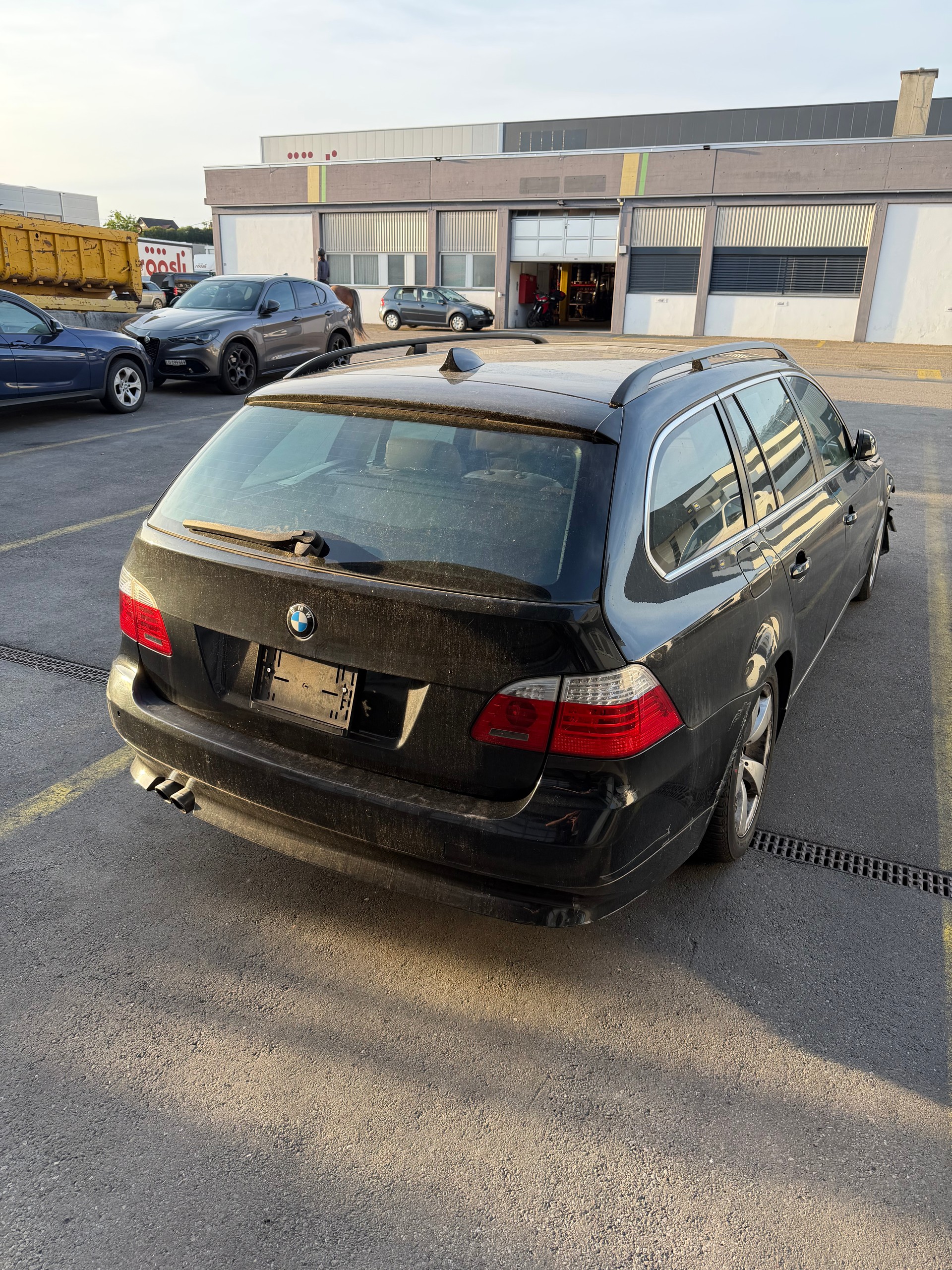 BMW 525-showroom-element-3