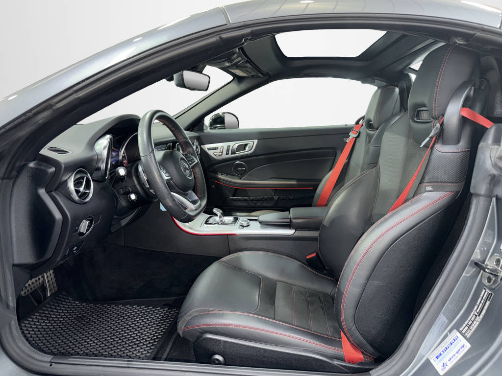 MERCEDES-BENZ SLC 300-image-8