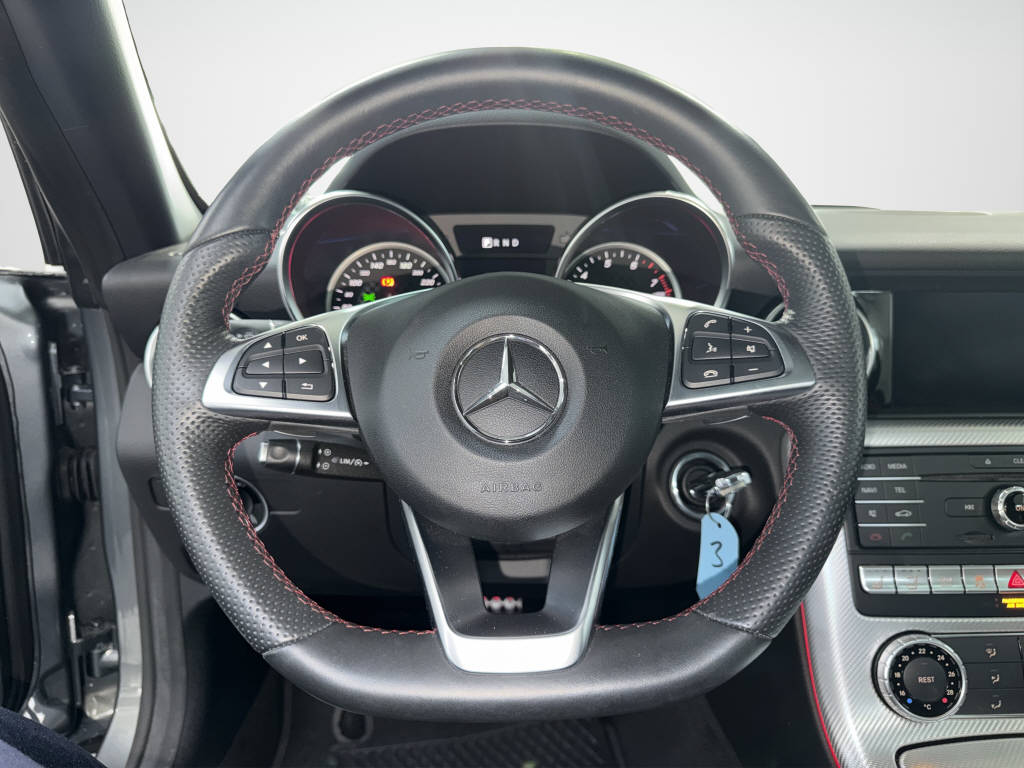 MERCEDES-BENZ SLC 300-image-9
