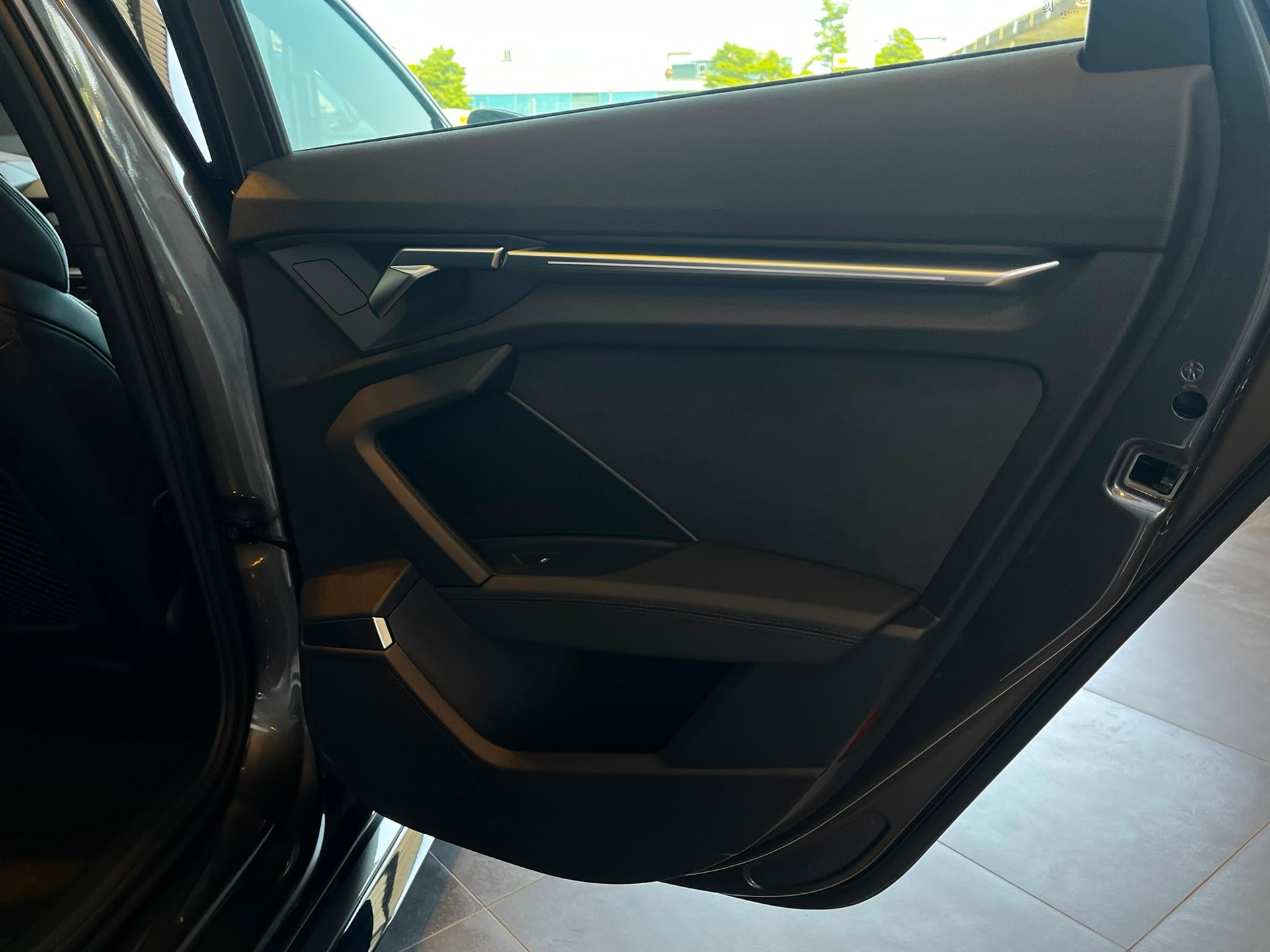 AUDI RS3 Sportback 2.5 TSI quattro S-tronic-image-25