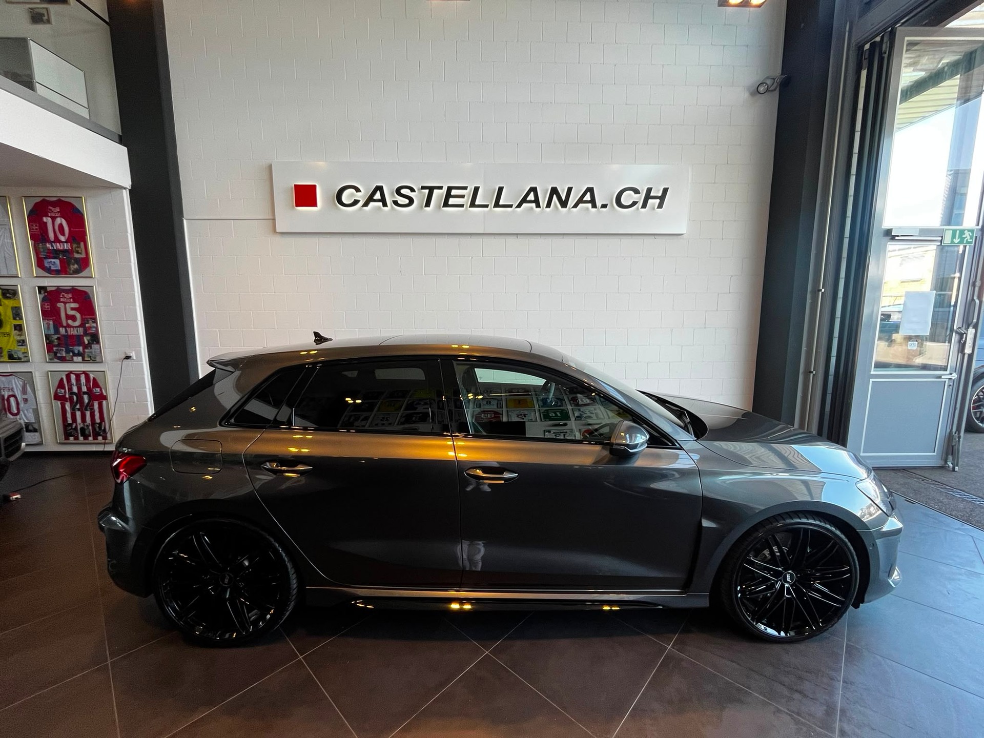 AUDI RS3 Sportback 2.5 TSI quattro S-tronic-image-4