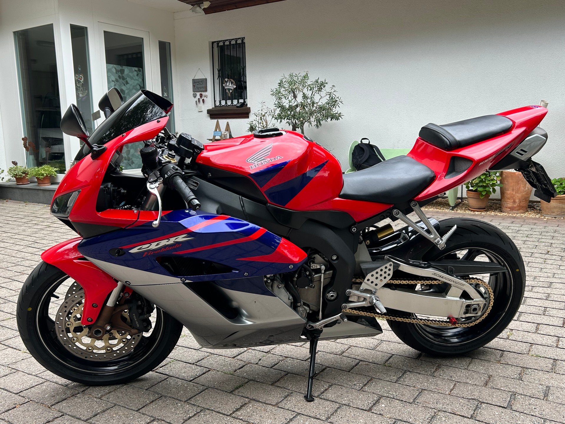 HONDA CBR 1000 RR-image-1