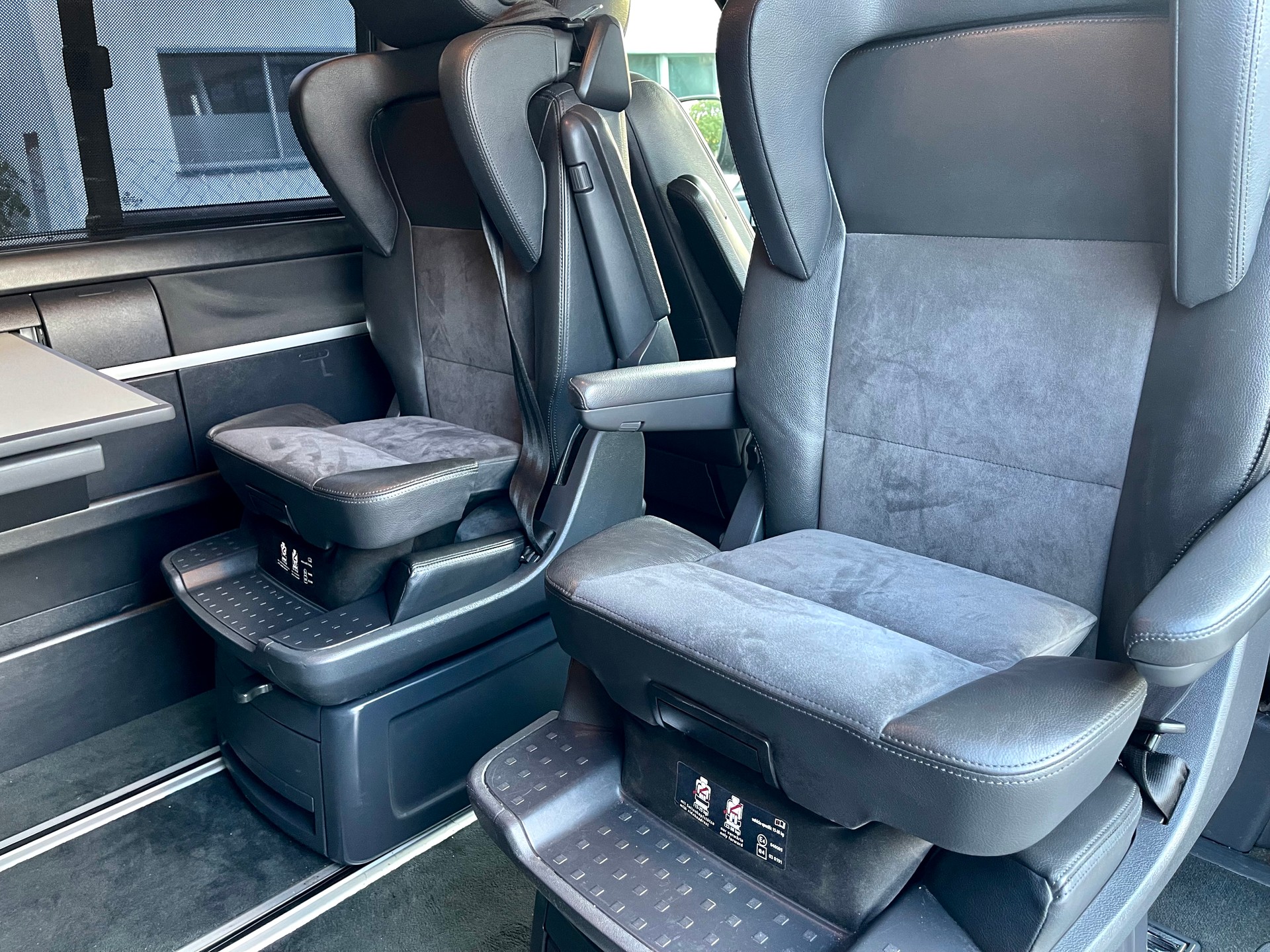 VW T5 Multivan 2.0 TDI CR Family Edition 25 DSG-image-15