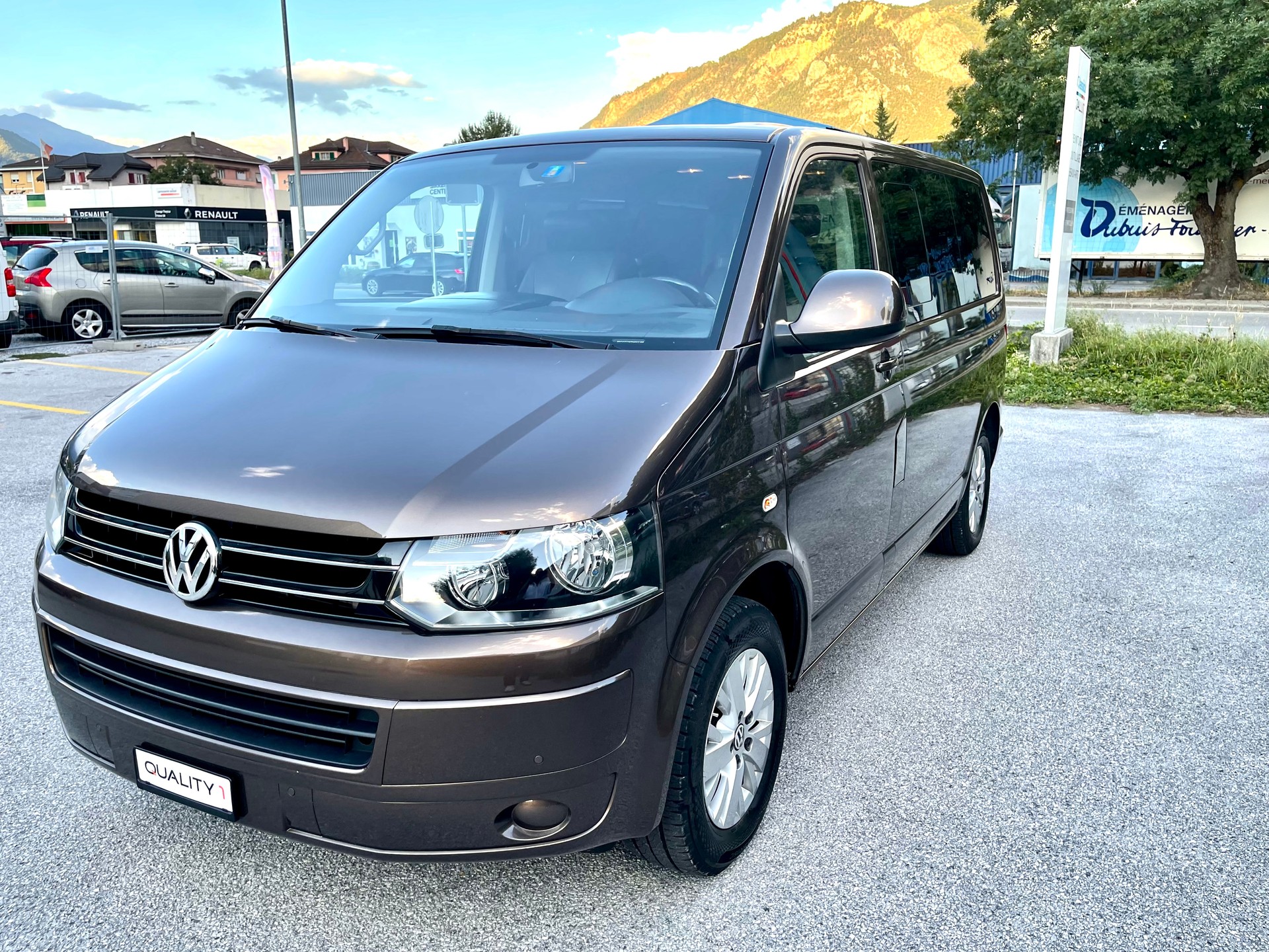 VW T5 Multivan 2.0 TDI CR Family Edition 25 DSG-image-11