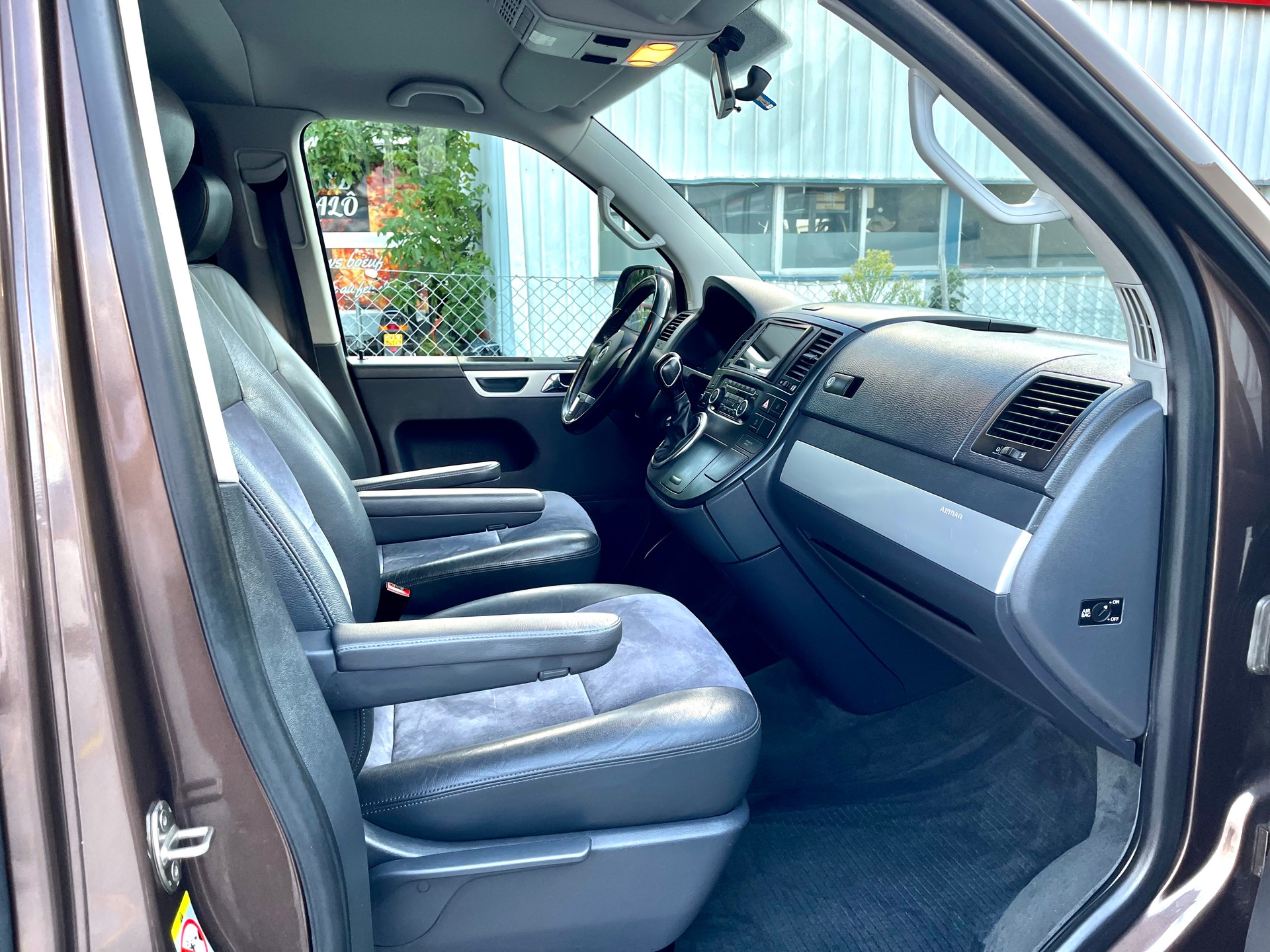VW T5 Multivan 2.0 TDI CR Family Edition 25 DSG-image-13