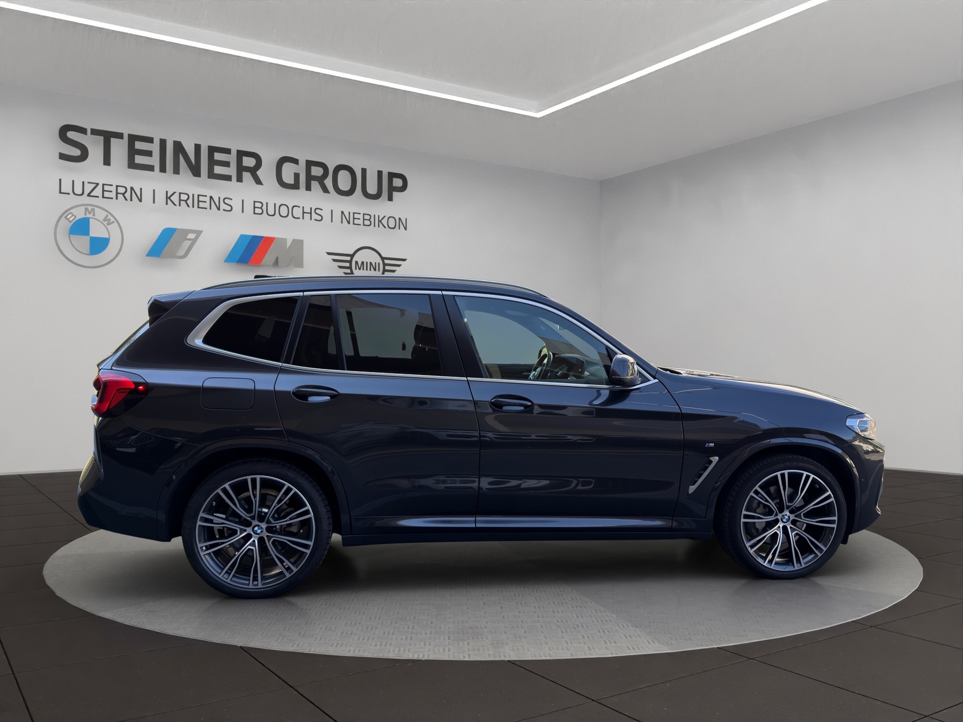 BMW X3 xDrive 48V 30d M Sport Individual-showroom-element-3