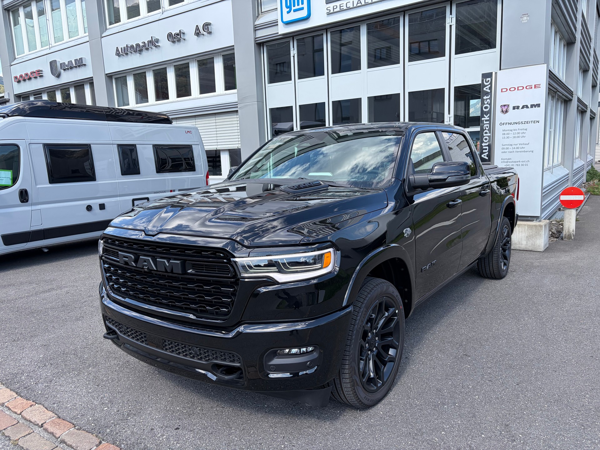 DODGE Ram 1500 Limited Crew Cab Night V8 4WD MY 26