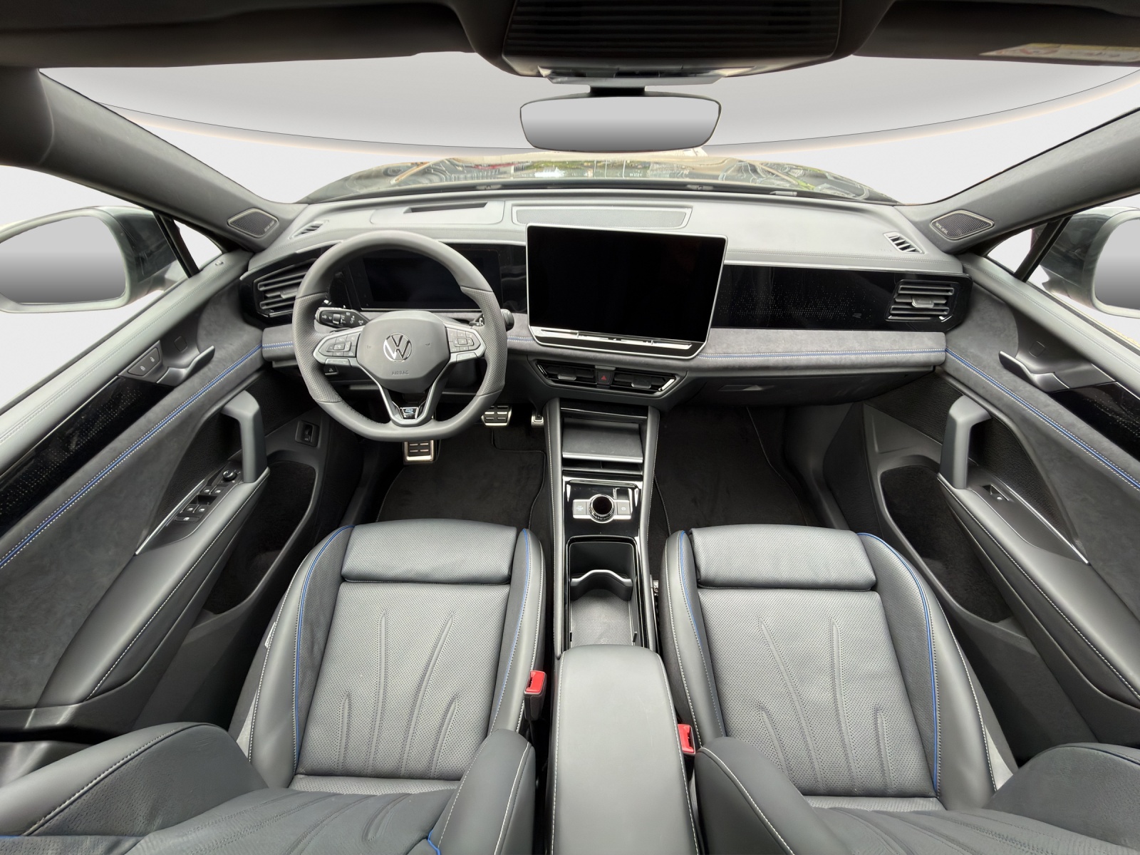 VW Tiguan 2.0 TSI DSG R-Line 4Motion-image-10