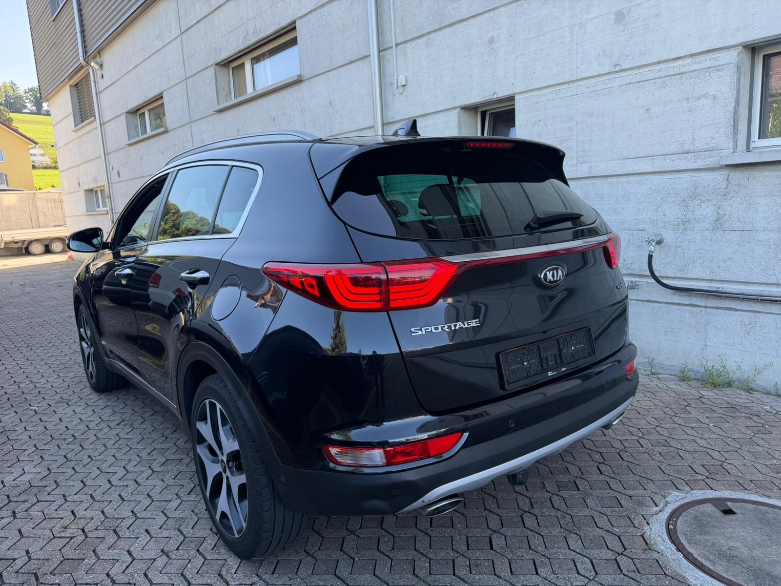 KIA Sportage 2.0CRDi Style GT Line 4WD Automat-showroom-element-3