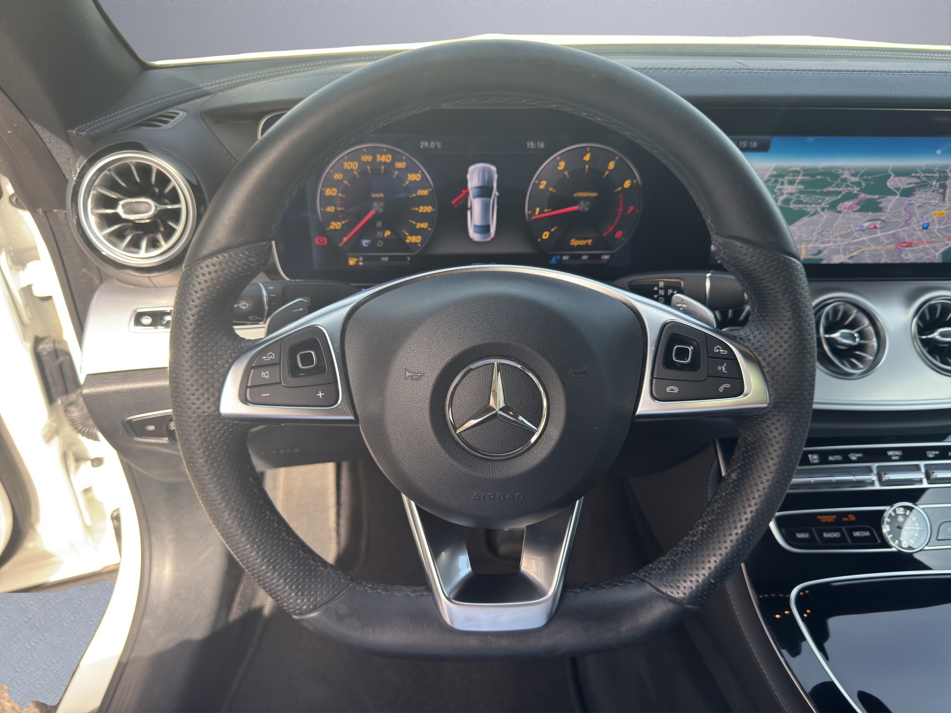 MERCEDES-BENZ E 200 Coupé AMG Line 9G-Tronic-image-11