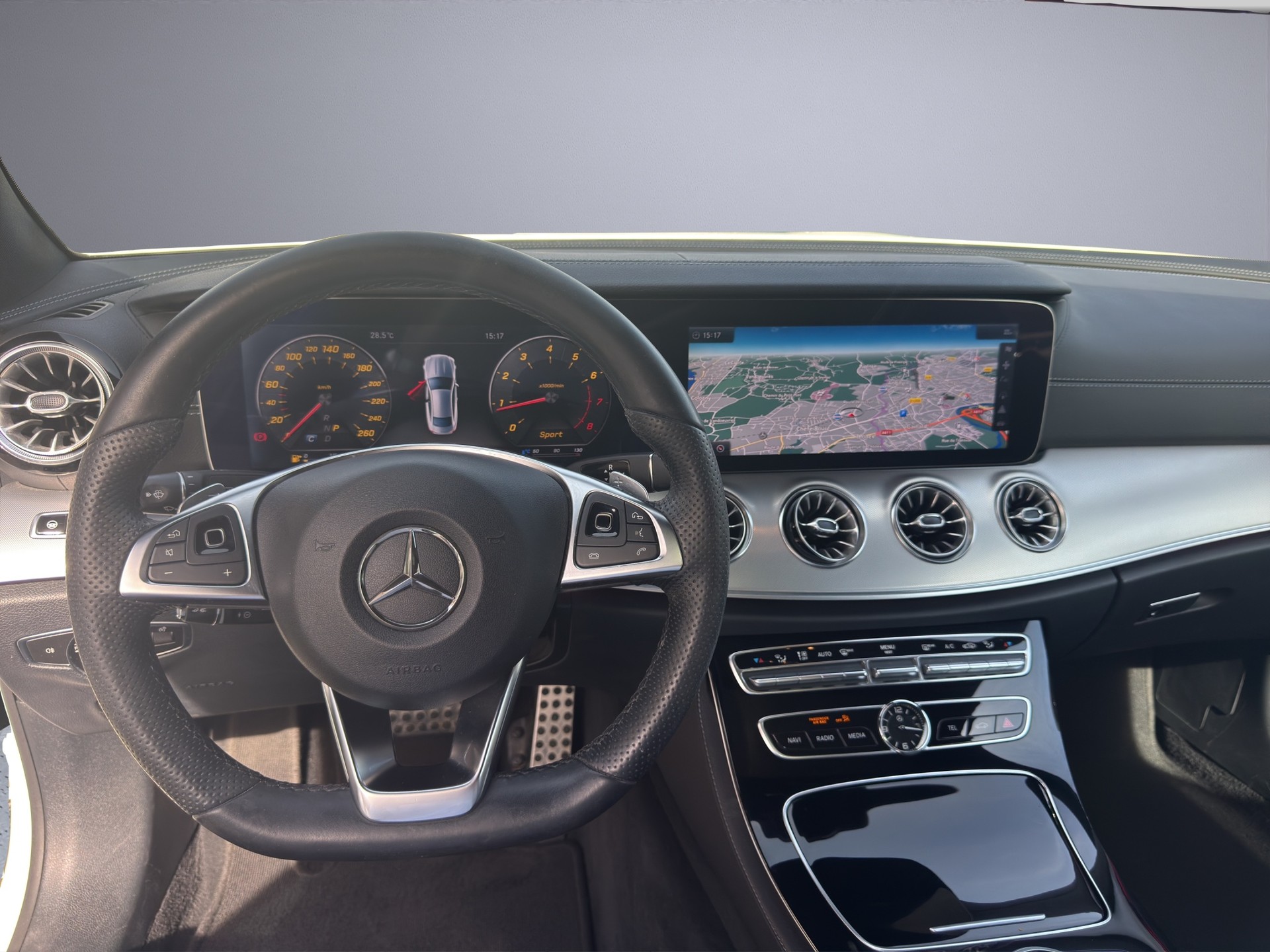 MERCEDES-BENZ E 200 Coupé AMG Line 9G-Tronic-image-12