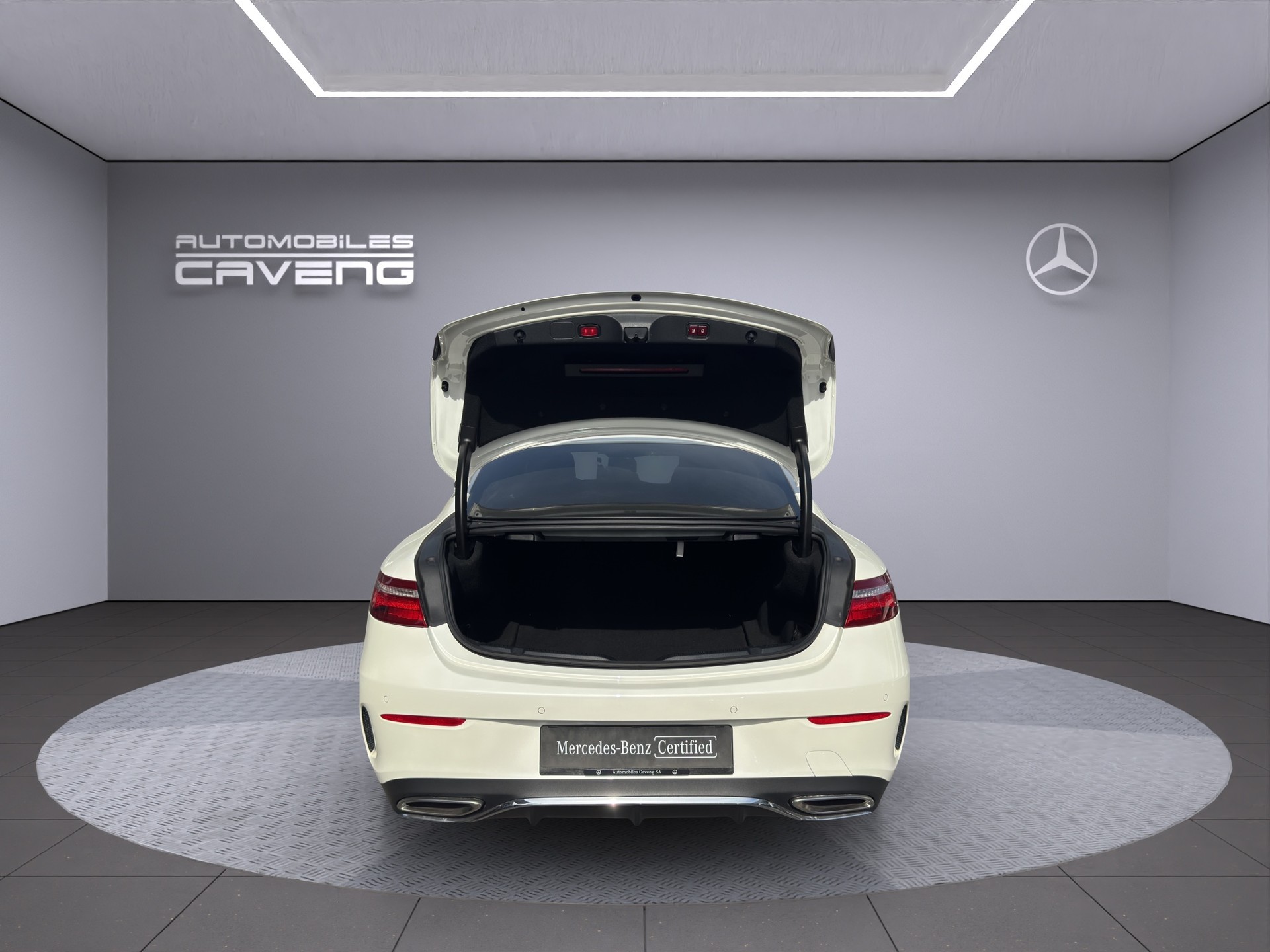 MERCEDES-BENZ E 200 Coupé AMG Line 9G-Tronic-image-17