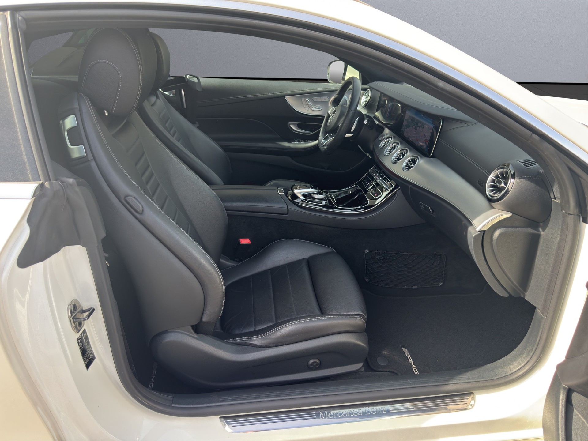 MERCEDES-BENZ E 200 Coupé AMG Line 9G-Tronic-image-15