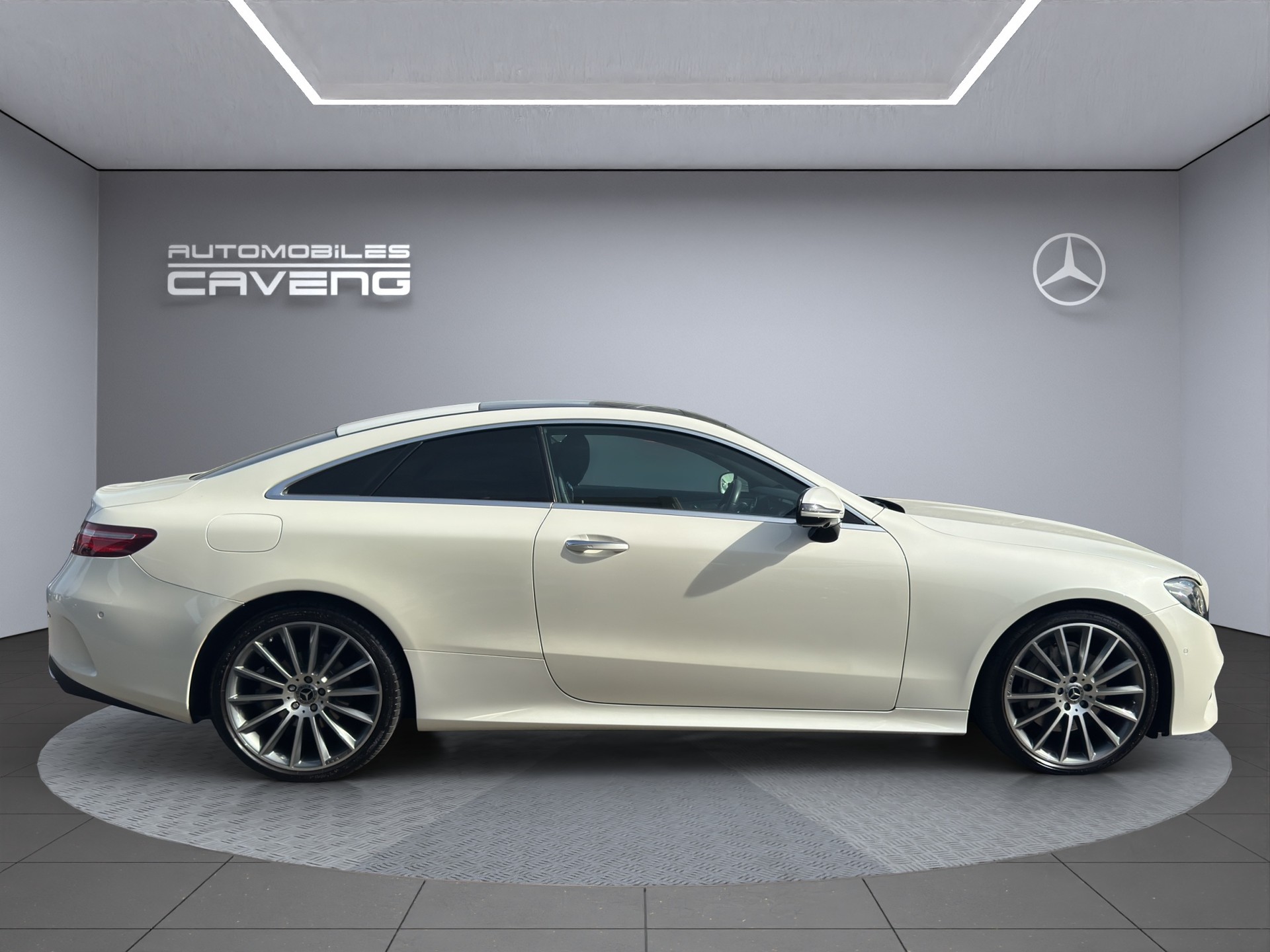 MERCEDES-BENZ E 200 Coupé AMG Line 9G-Tronic-image-5