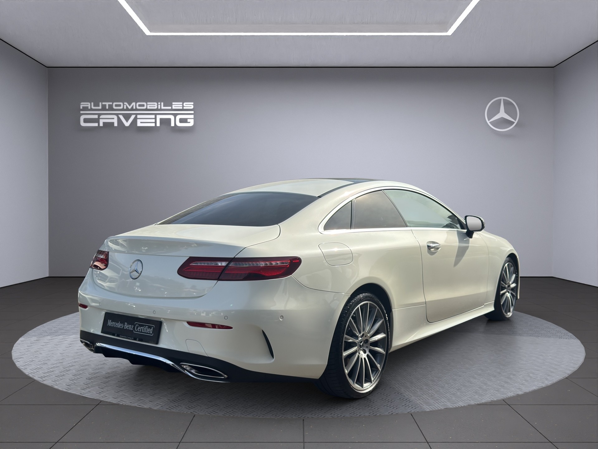 MERCEDES-BENZ E 200 Coupé AMG Line 9G-Tronic-image-4